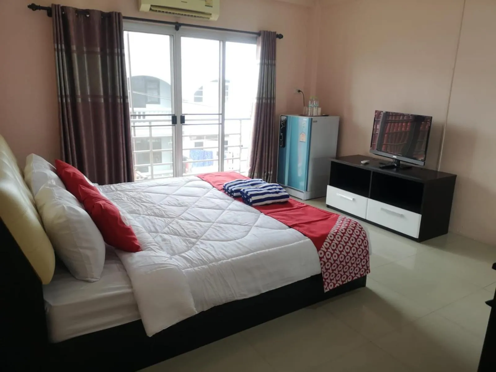 Bedroom, Bed in KJS Pattaya