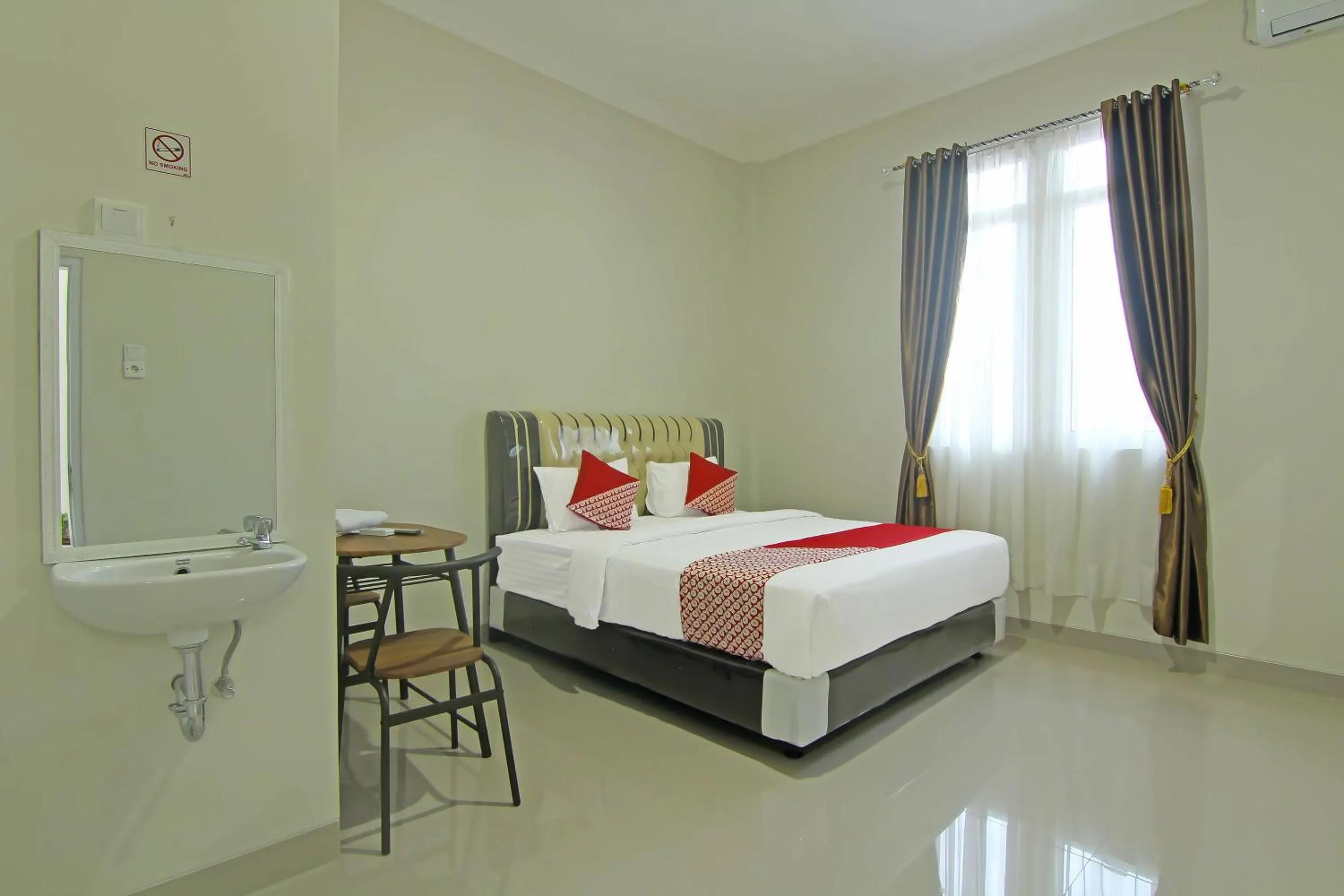 Bedroom, Bed in Danceneter Padang formerly Utama Residence