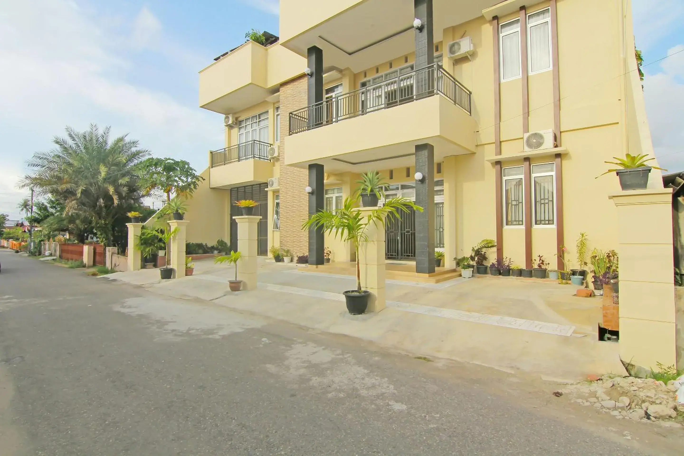 Facade/entrance in Danceneter Padang formerly Utama Residence Facade/entrance in Danceneter Padang formerly Utama Residence