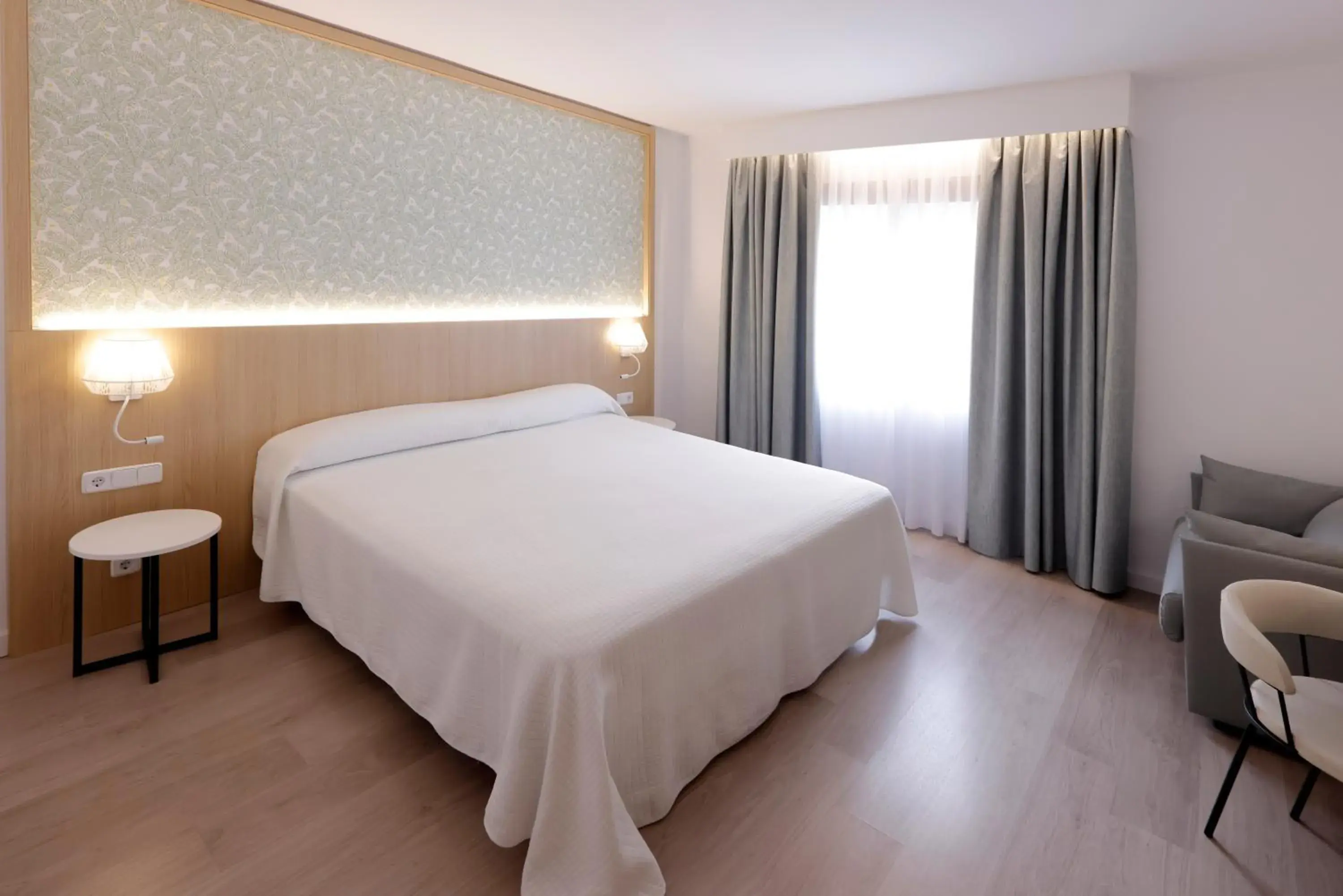 Bedroom, Bed in Sercotel Carlos III Bedroom, Bed in Sercotel Carlos III