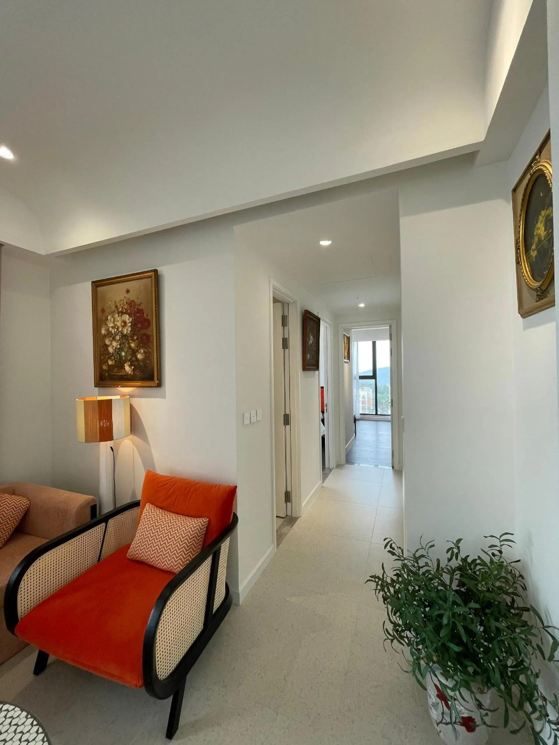 Living room, Bed in Times Corner Sorrento Hotel - Complimentary Sunset Town Tour 4pm to 5pm everyday