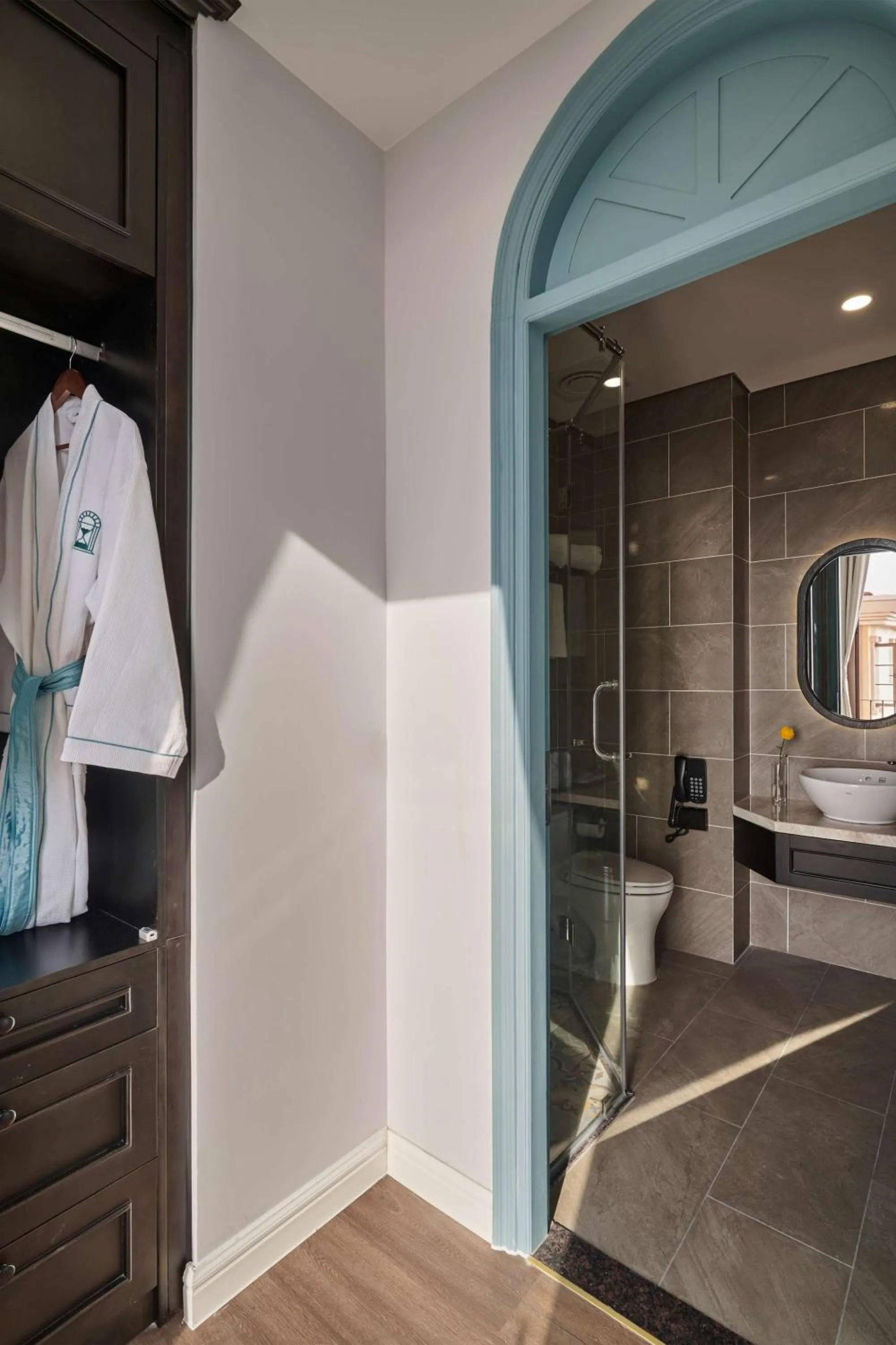 Bathroom in Times Corner Sorrento Hotel - Complimentary Sunset Town Tour 4pm to 5pm everyday