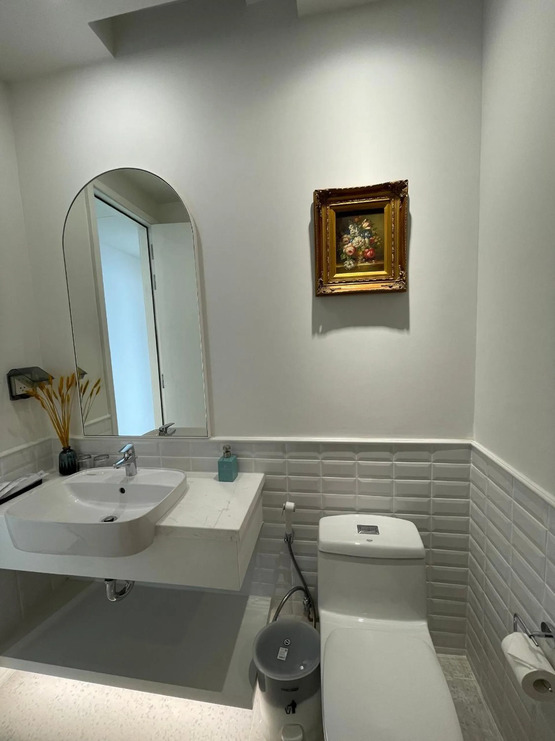 Toilet in Times Corner Sorrento Hotel - Complimentary Sunset Town Tour 4pm to 5pm everyday