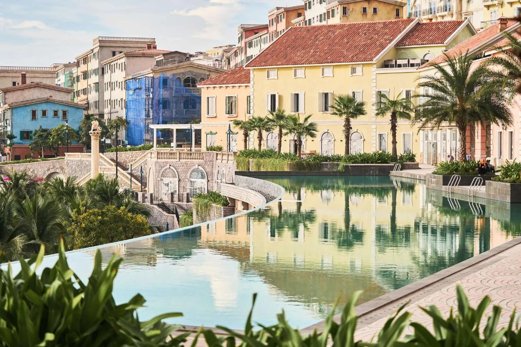 Swimming pool in Times Corner Sorrento Hotel - Complimentary Sunset Town Tour 4pm to 5pm everyday