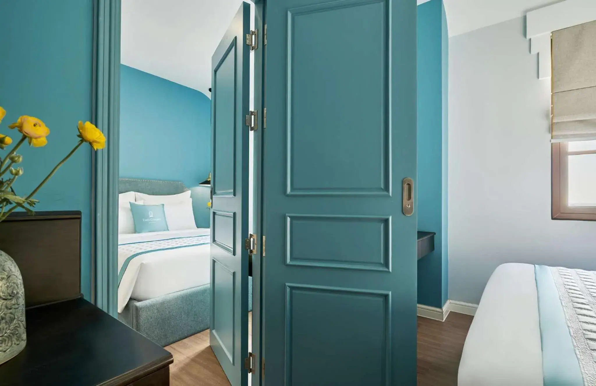 Bedroom, Bed in Times Corner Sorrento Hotel - Complimentary Sunset Town Tour 4pm to 5pm everyday Bedroom, Bed in Times Corner Sorrento Hotel - Complimentary Sunset Town Tour 4pm to 5pm everyday