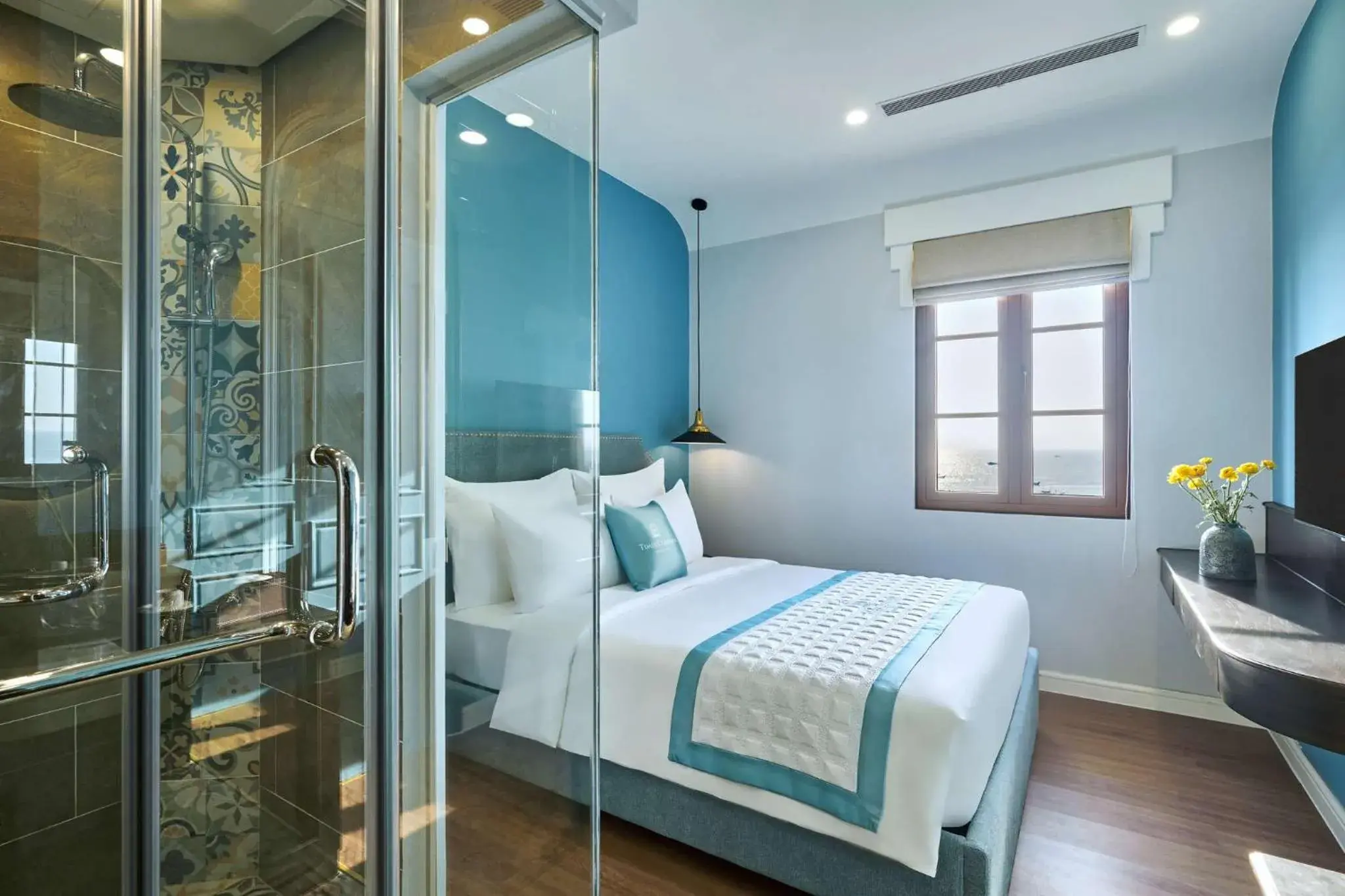 Bed in Times Corner Sorrento Hotel - Complimentary Sunset Town Tour 4pm to 5pm everyday Bed in Times Corner Sorrento Hotel - Complimentary Sunset Town Tour 4pm to 5pm everyday