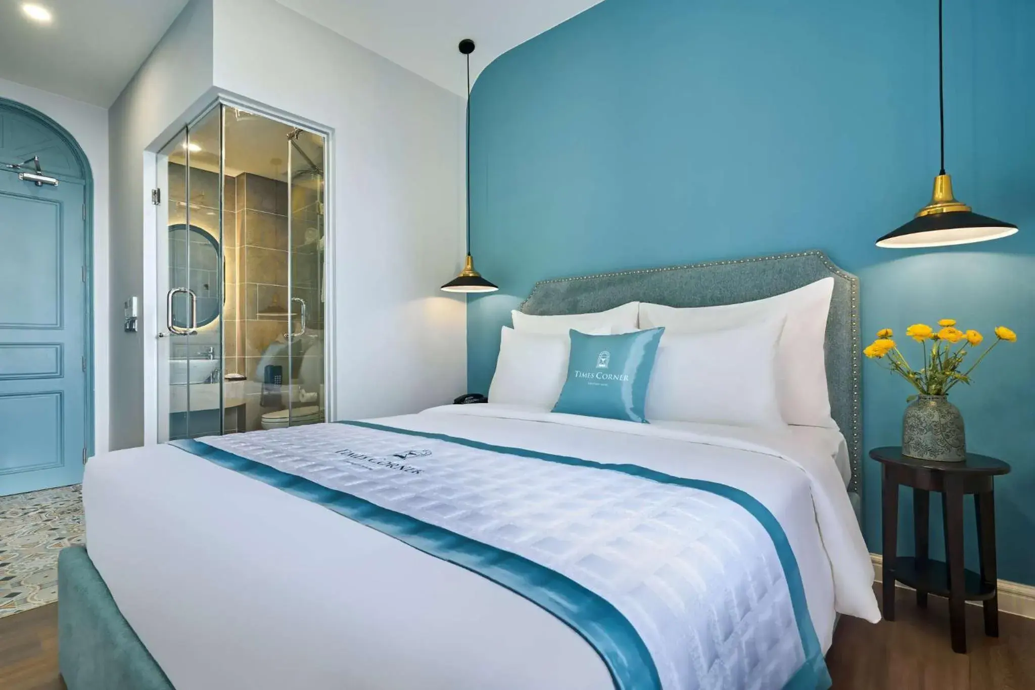 Bed in Times Corner Sorrento Hotel - Complimentary Sunset Town Tour 4pm to 5pm everyday Bed in Times Corner Sorrento Hotel - Complimentary Sunset Town Tour 4pm to 5pm everyday