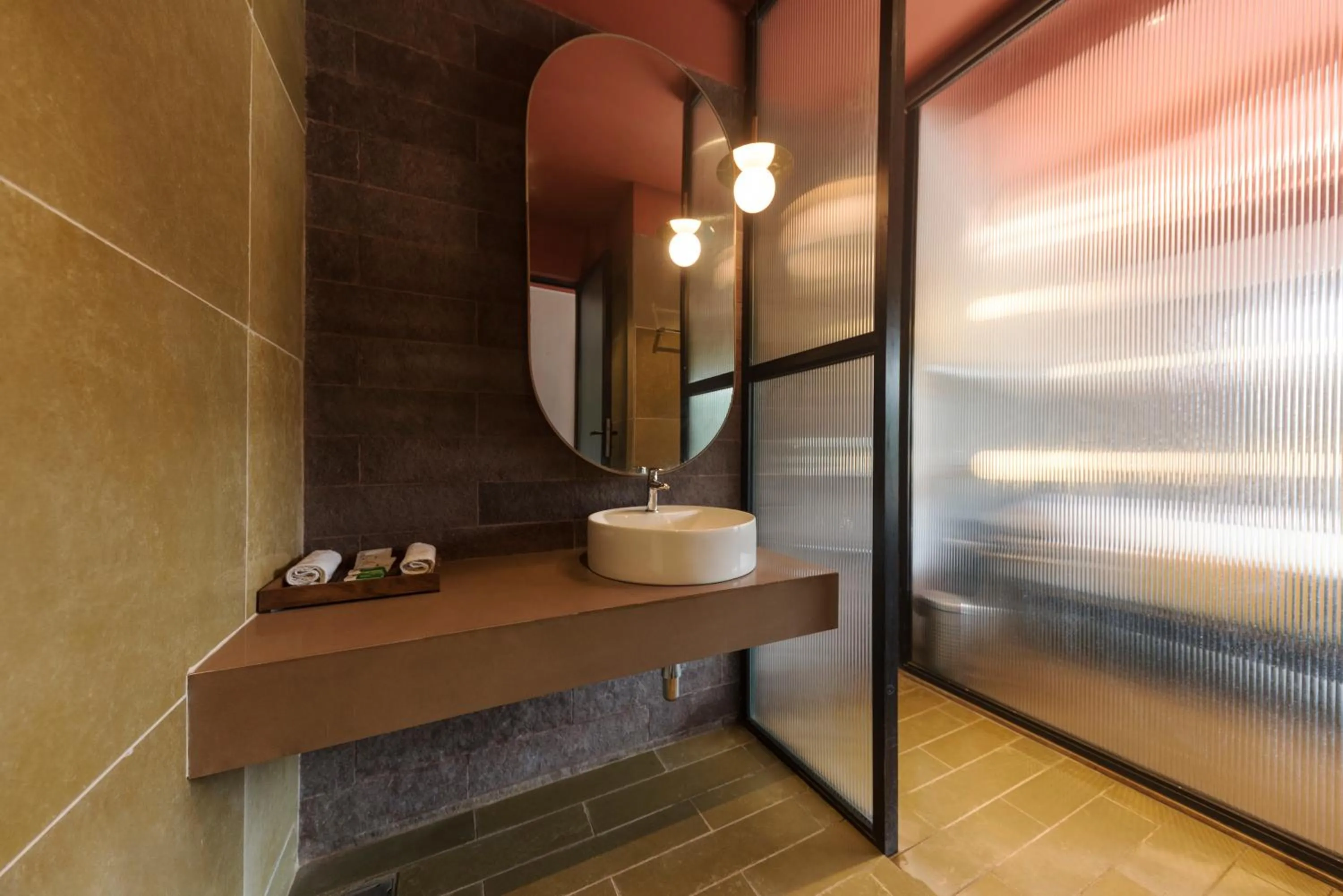 Shower in East India House