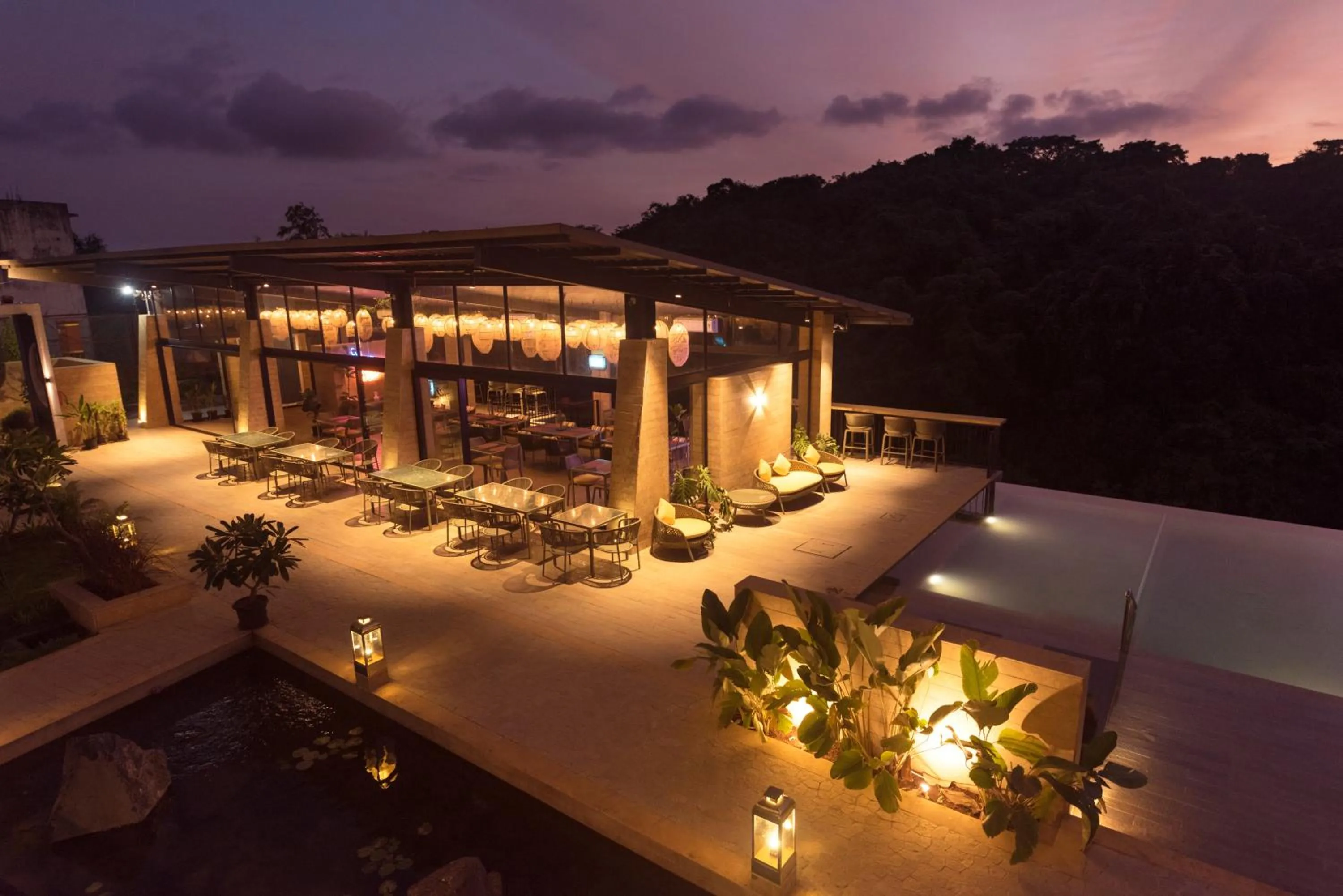 Restaurant/places to eat in East India House