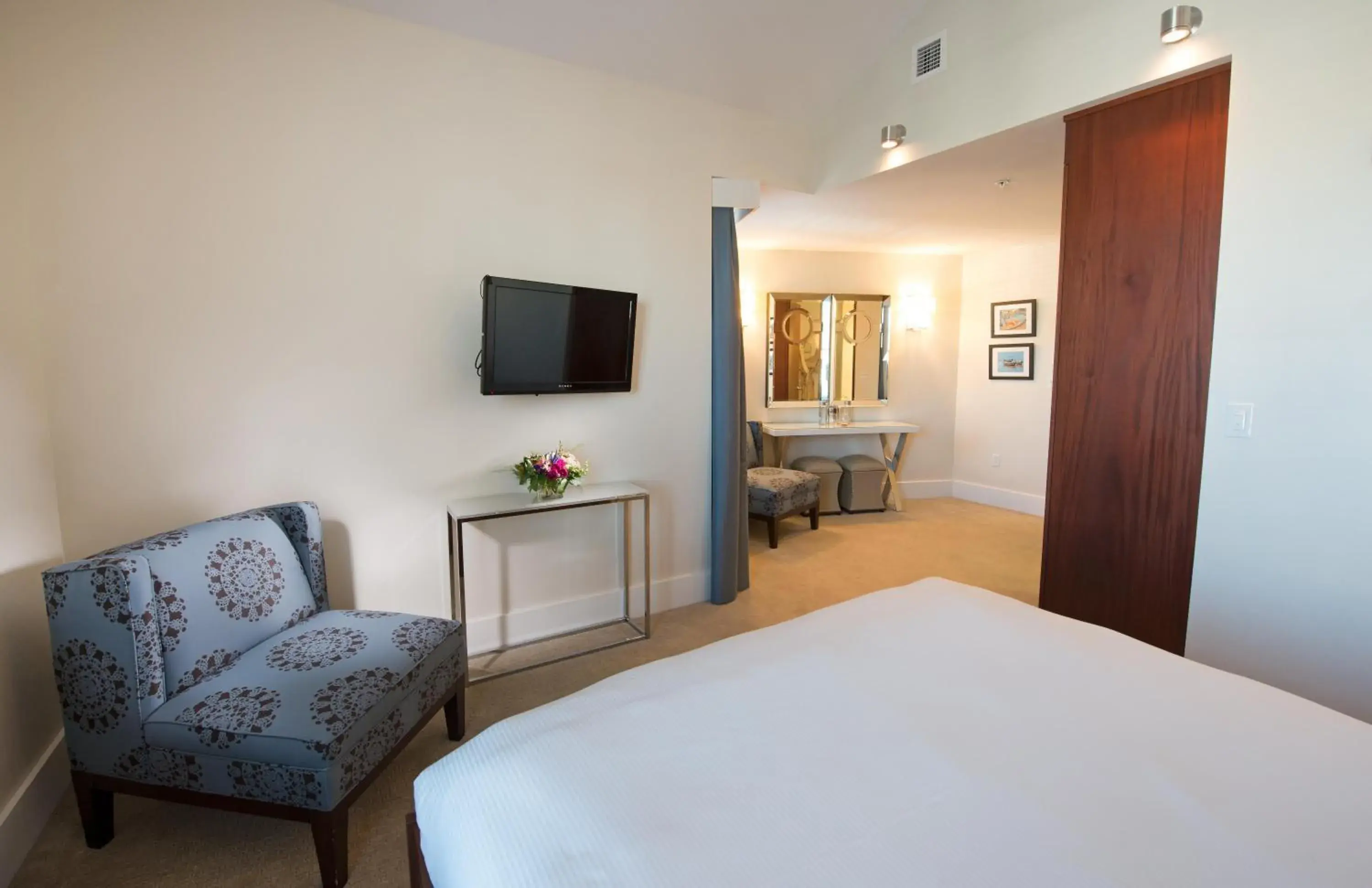 Portside Queen Disability Acessible in The Boathouse Portside Queen Disability Acessible in The Boathouse