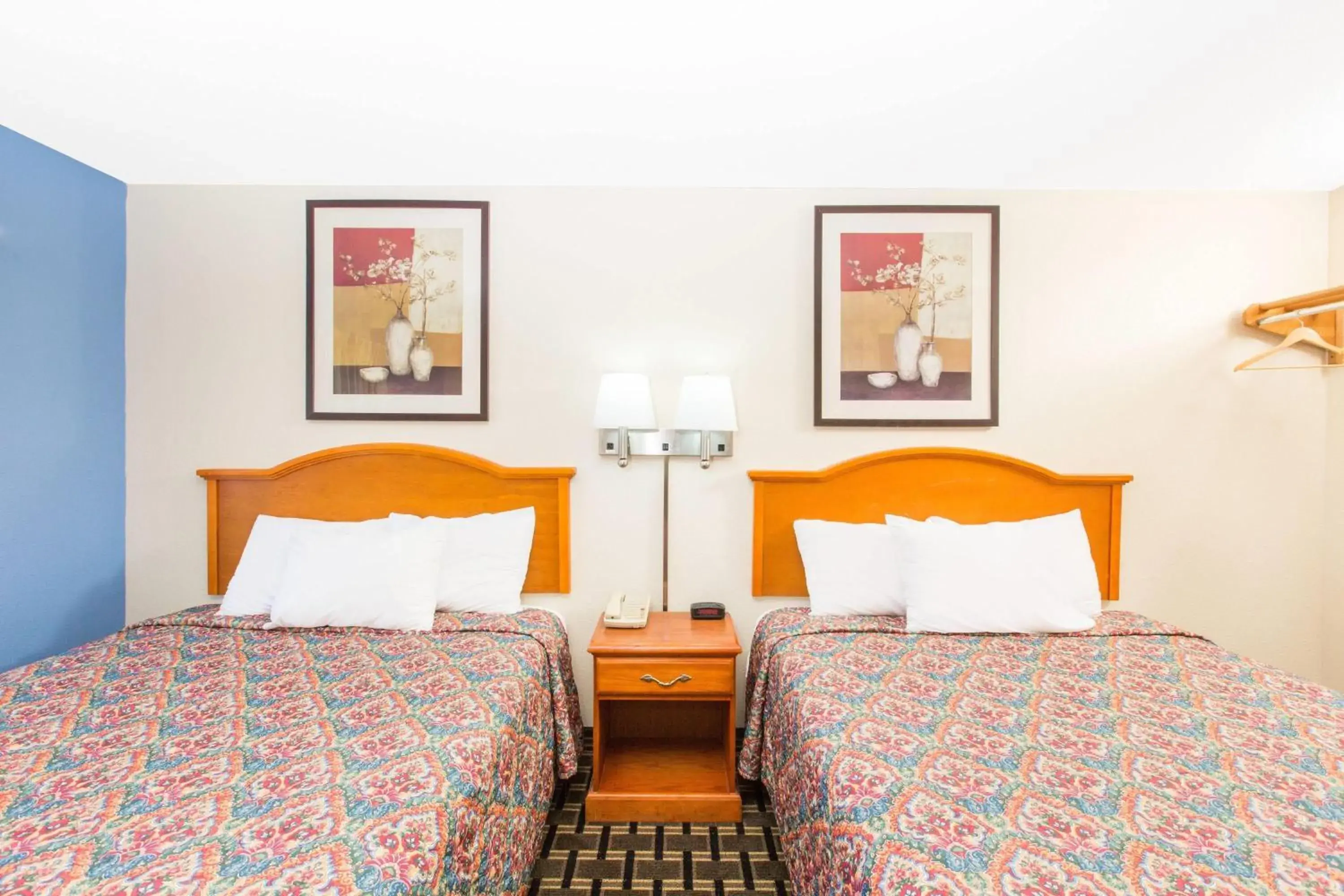 Photo of the whole room, Bed in Days Inn by Wyndham Effingham Photo of the whole room, Bed in Days Inn by Wyndham Effingham