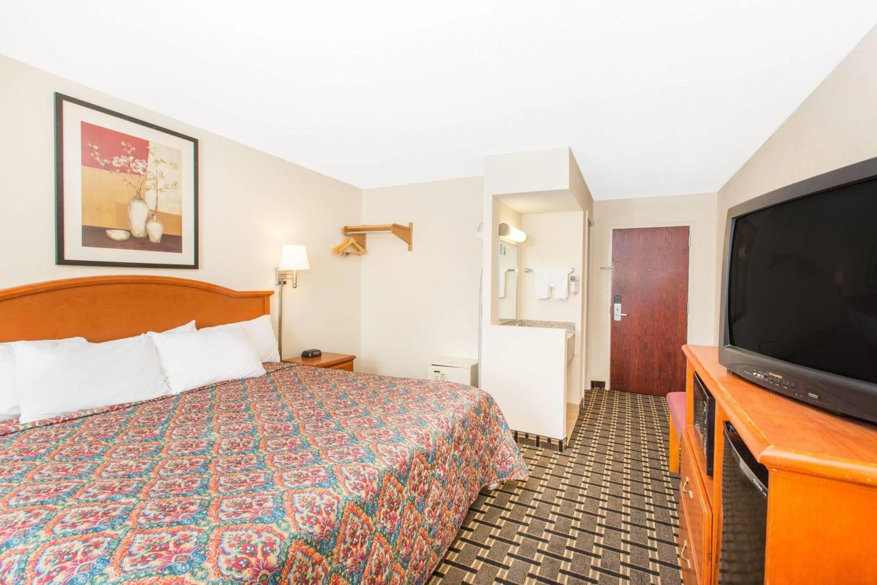 Photo of the whole room, Bed in Days Inn by Wyndham Effingham