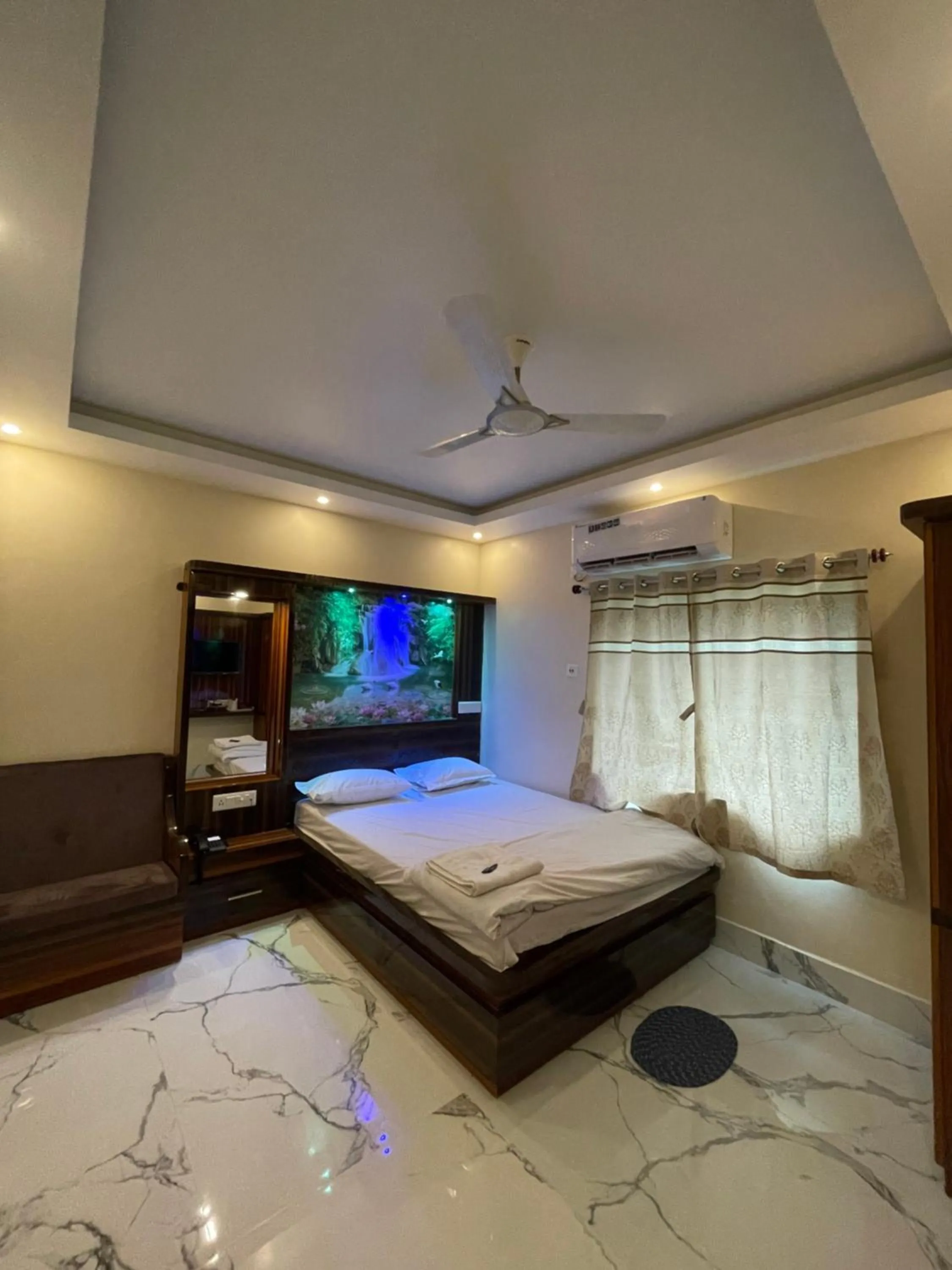 Bed in Hotel Aarohi