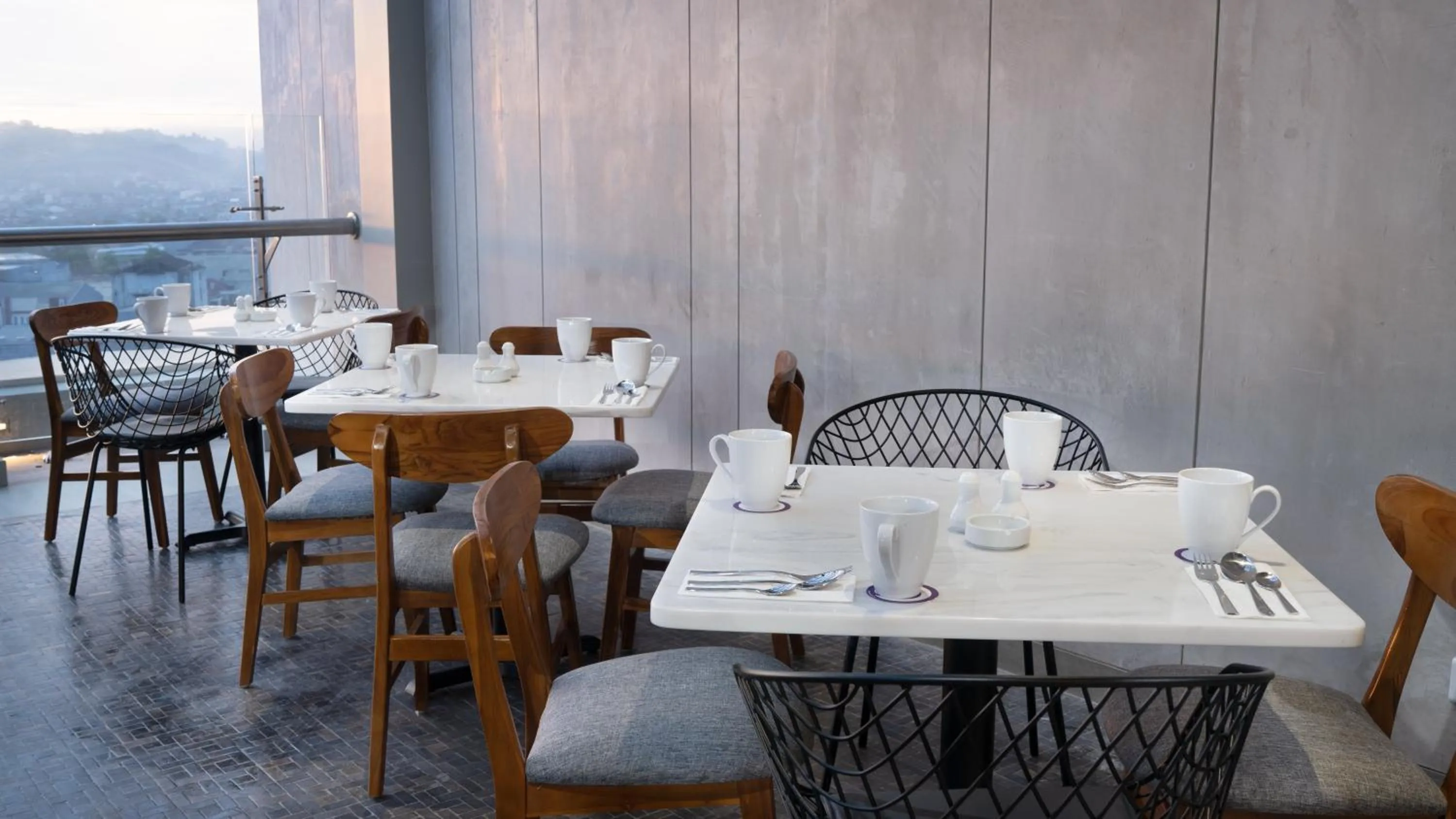 Restaurant/places to eat in FOX Lite Hotel Samarinda