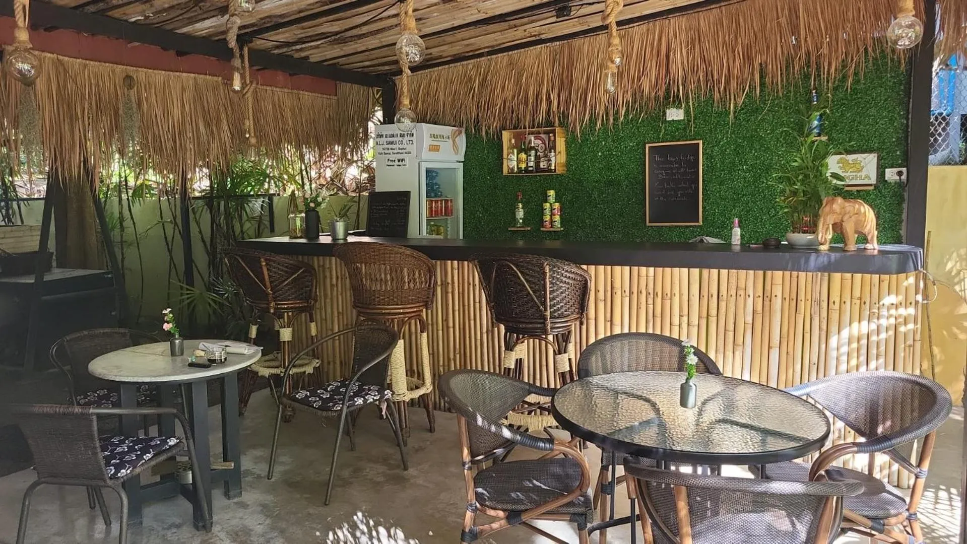 Lounge or bar in Jade cottages