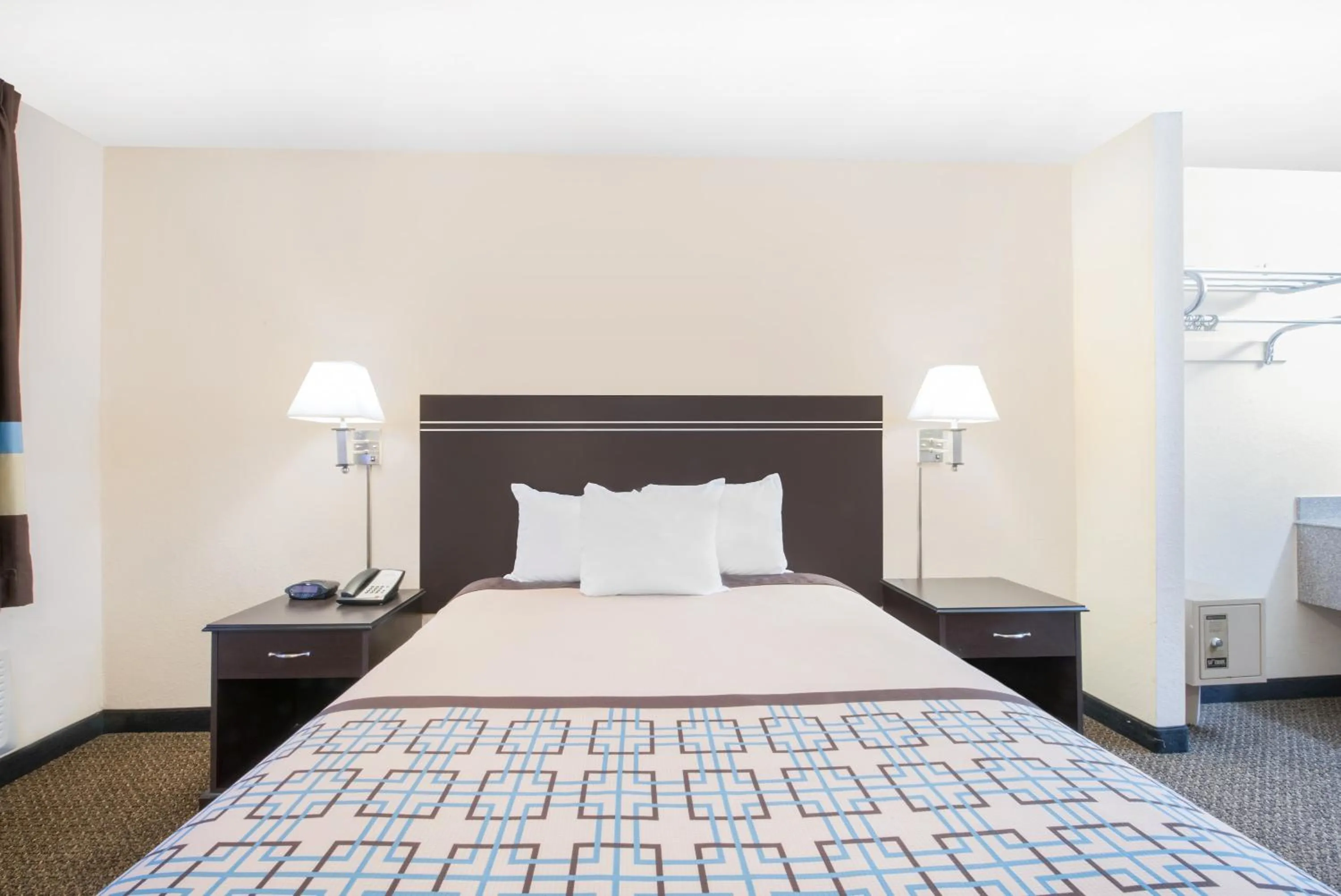 Bedroom, Bed in Americas Best Value Inn Hobbs