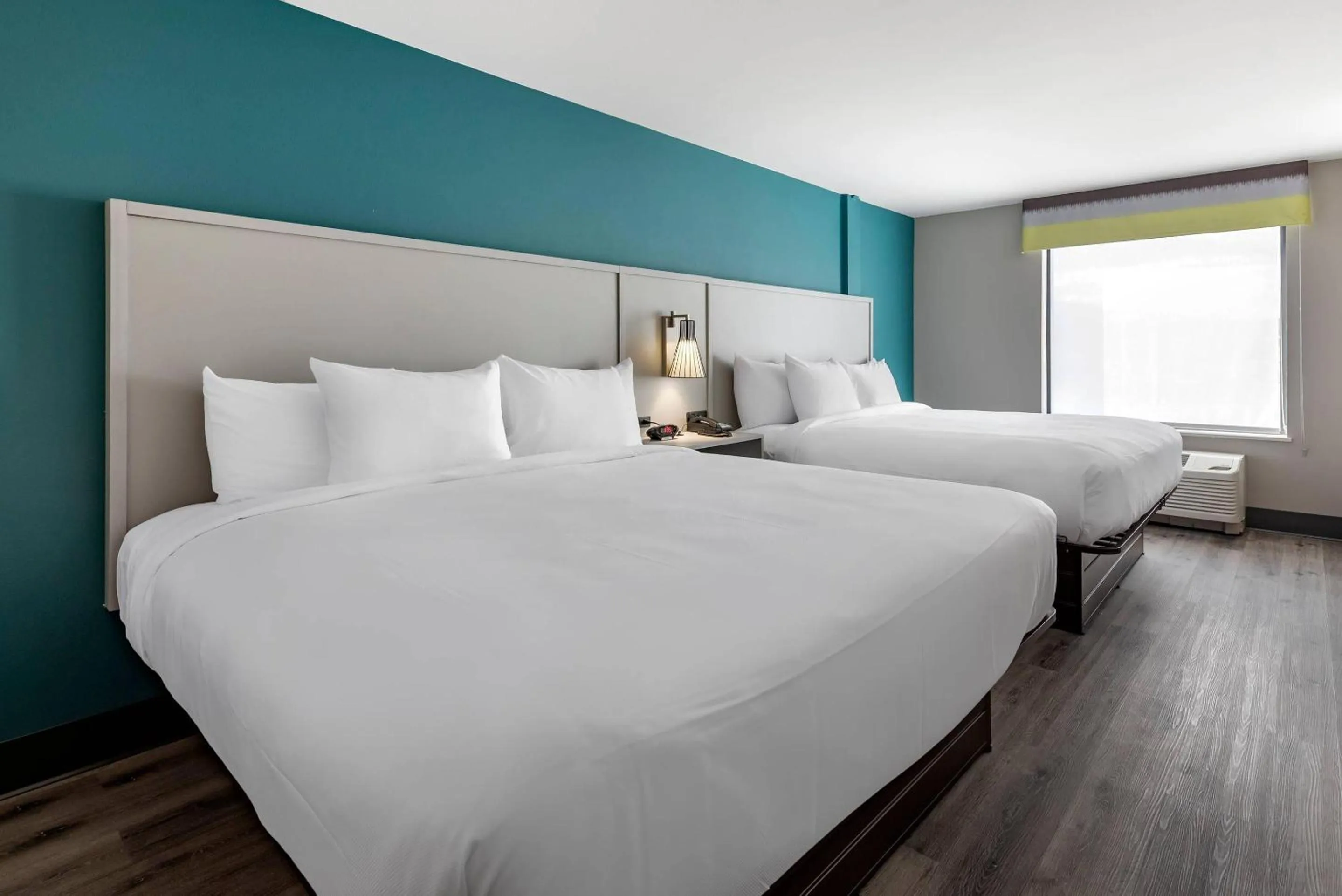 Bedroom, Bed in Comfort Suites Colorado Springs East - Medical Center Area