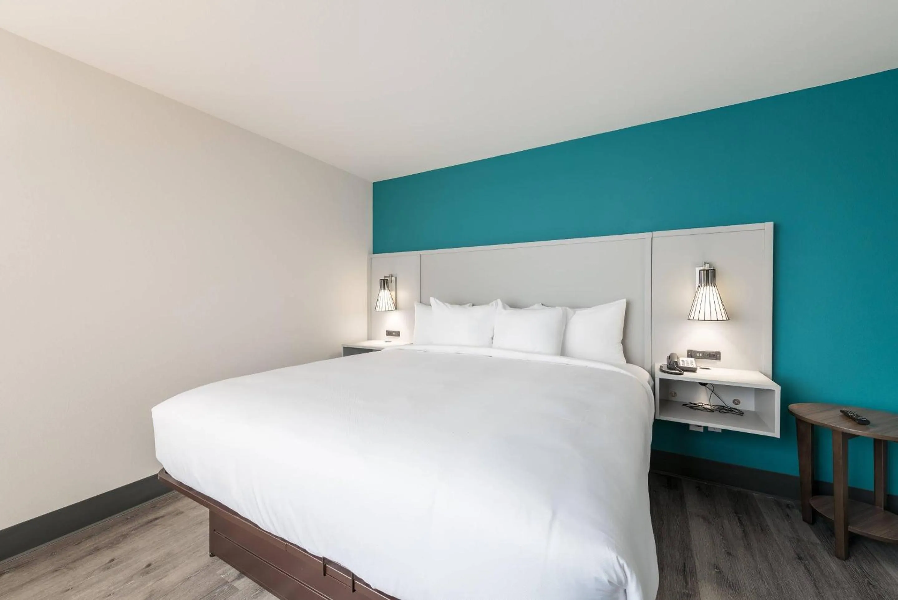 Bedroom, Bed in Comfort Suites Colorado Springs East - Medical Center Area