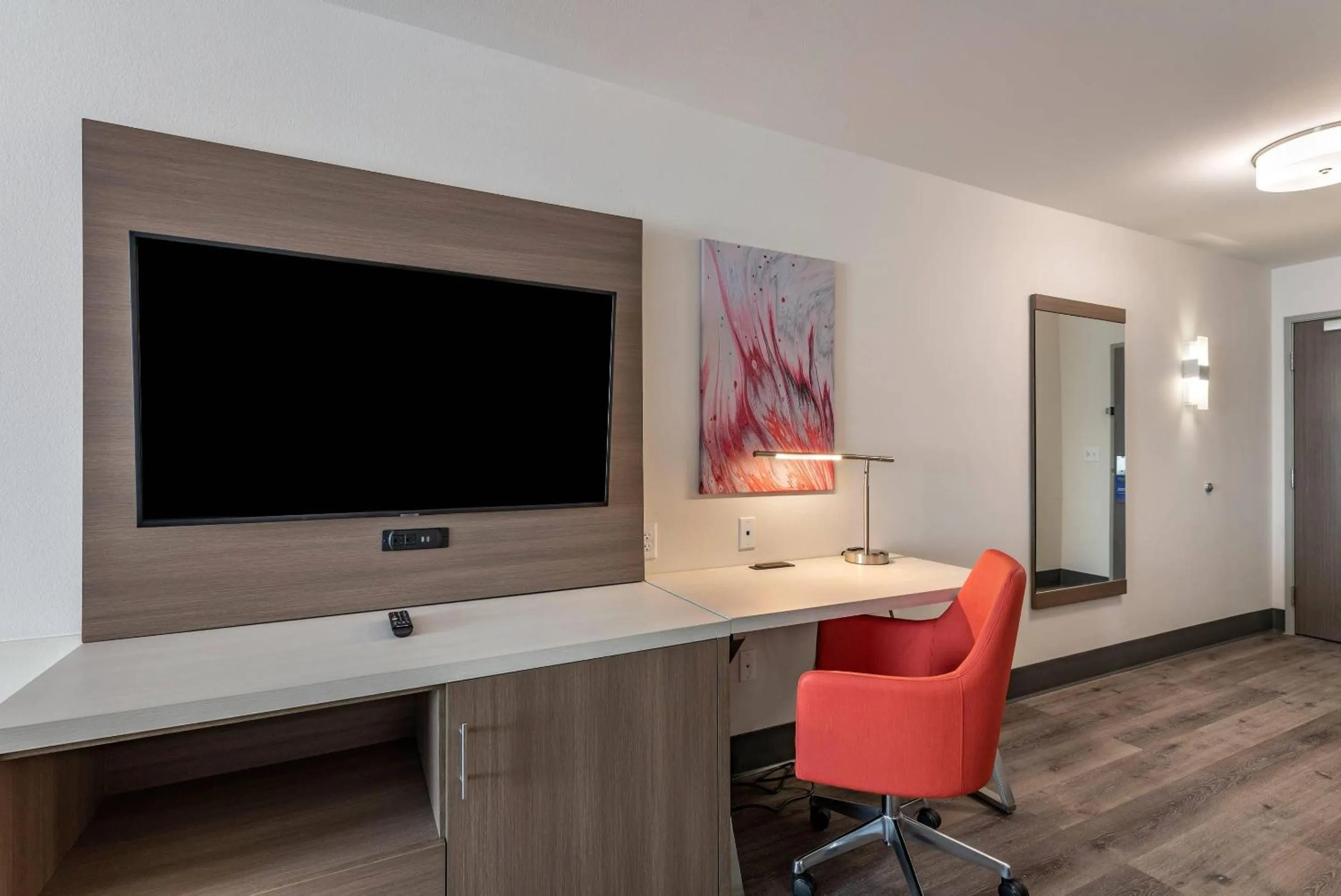 Bedroom in Comfort Suites Colorado Springs East - Medical Center Area