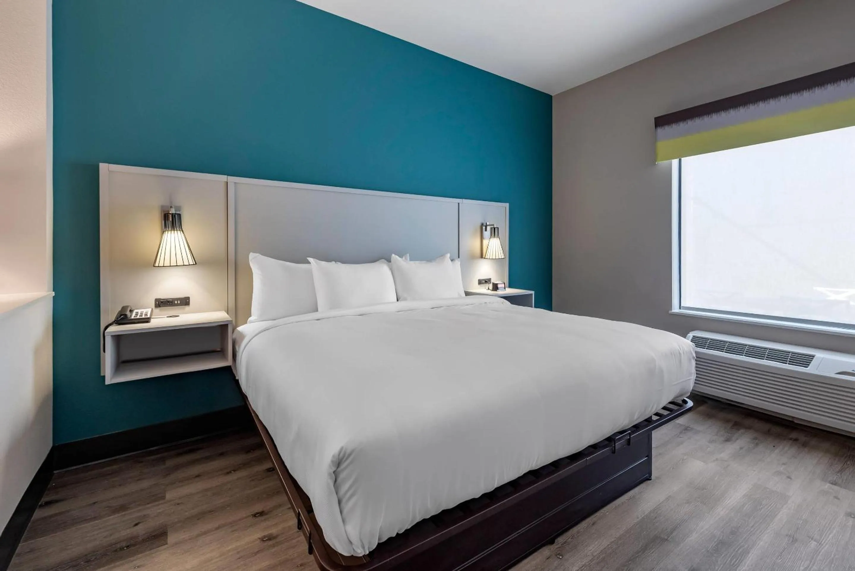 Bedroom, Bed in Comfort Suites Colorado Springs East - Medical Center Area