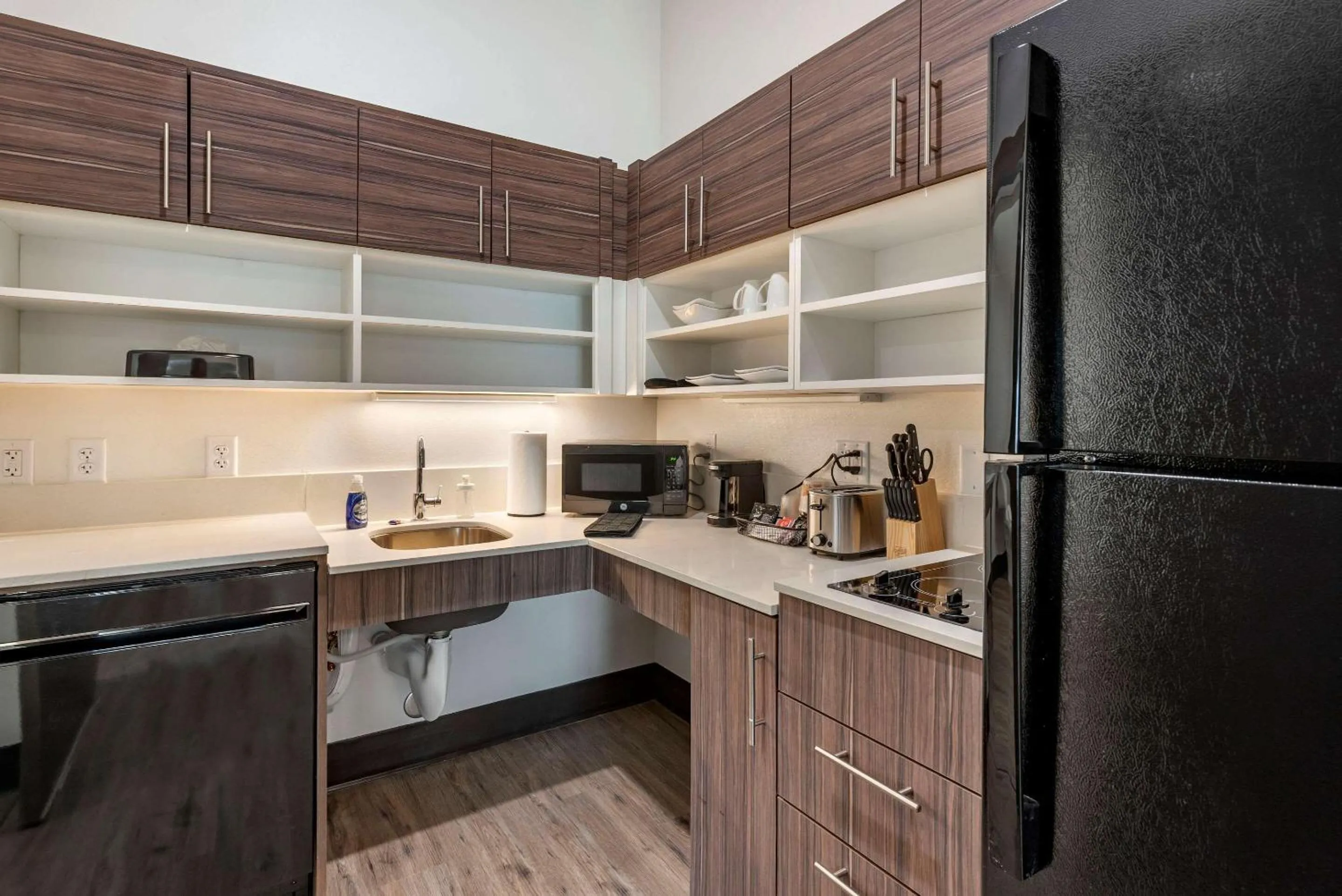 Kitchen or kitchenette in MainStay Suites Colorado Springs East - Medical Center Area
