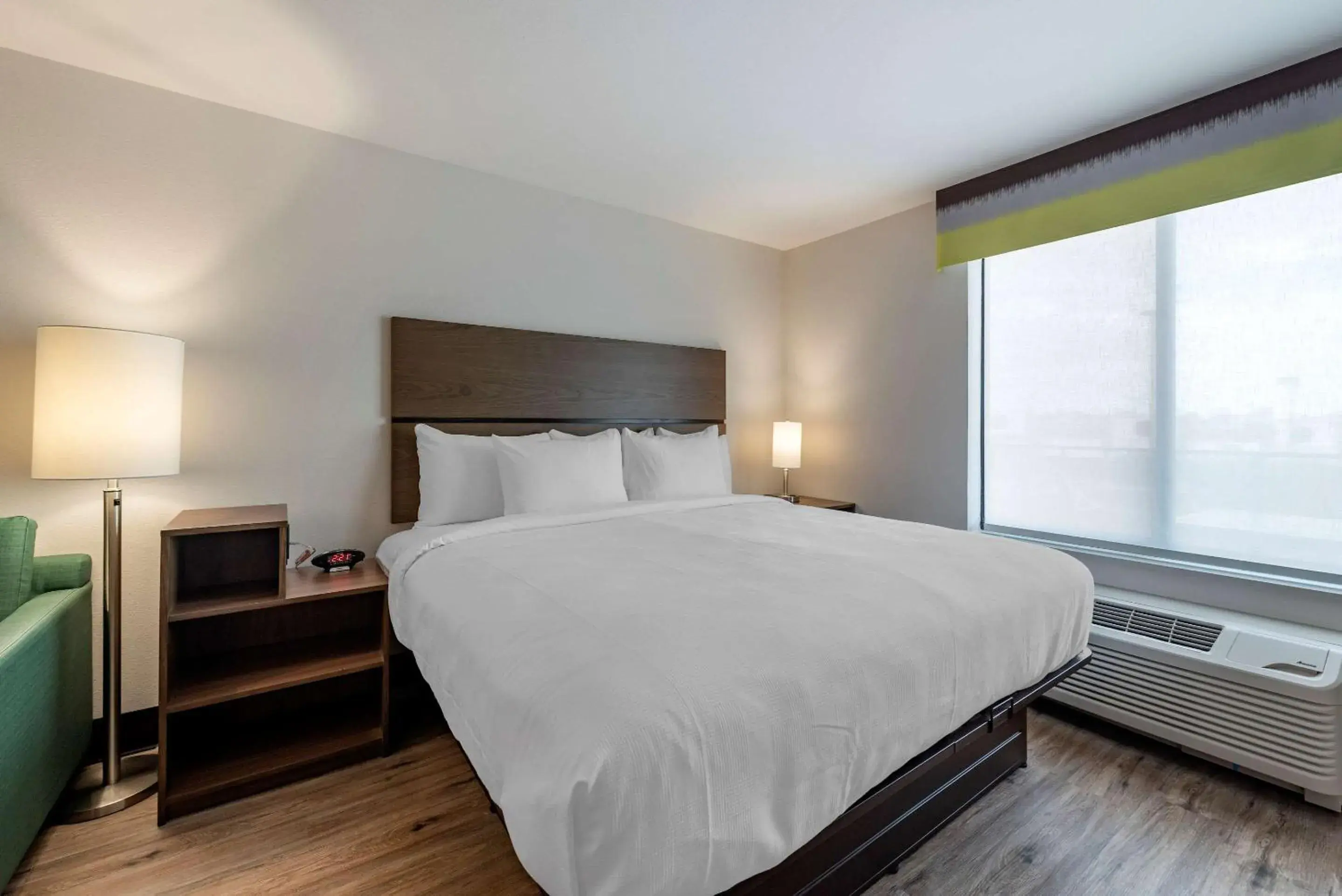 Bedroom, Bed in MainStay Suites Colorado Springs East - Medical Center Area Bedroom, Bed in MainStay Suites Colorado Springs East - Medical Center Area