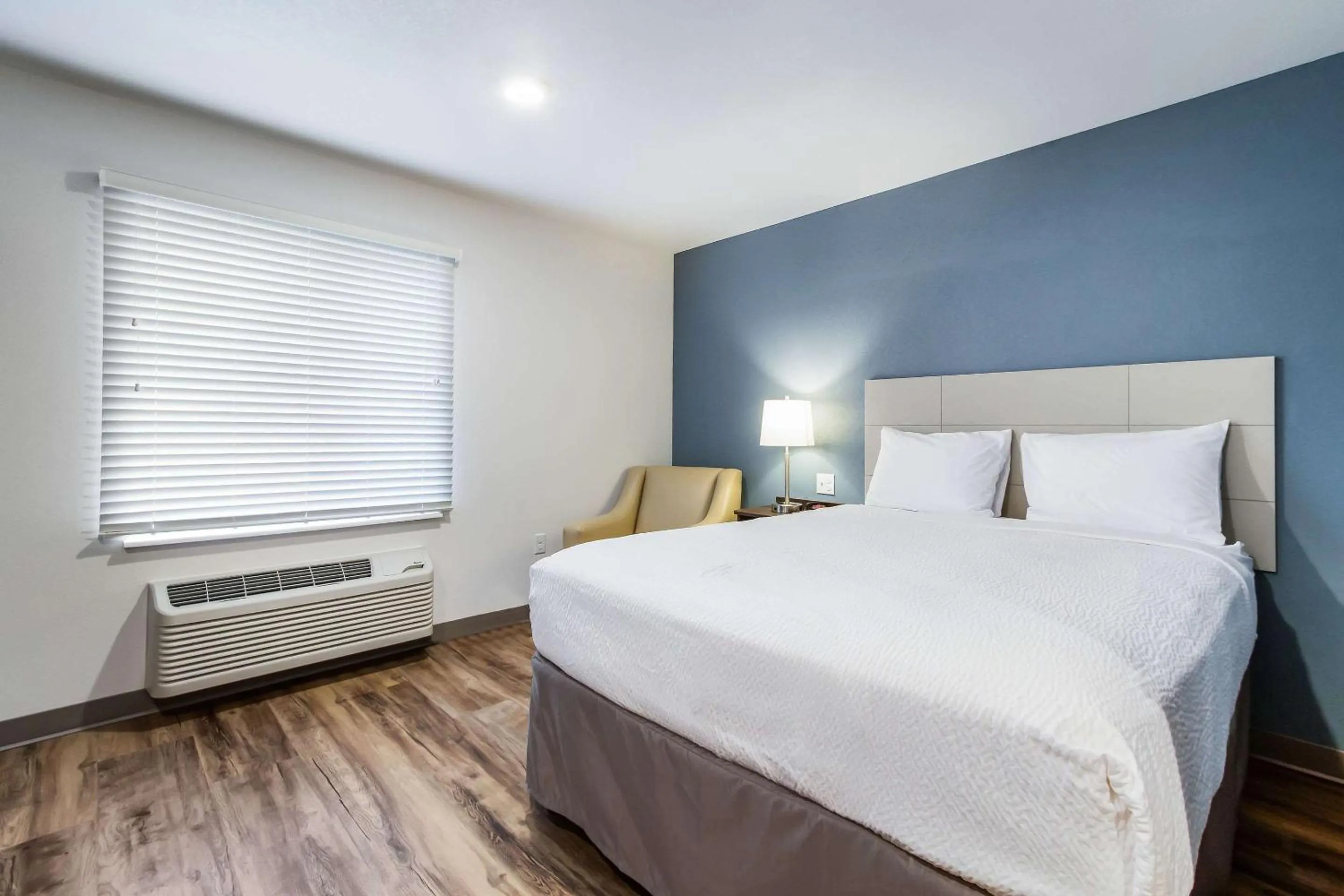 Bedroom, Bed in WoodSpring Suites Harrisburg Linglestown