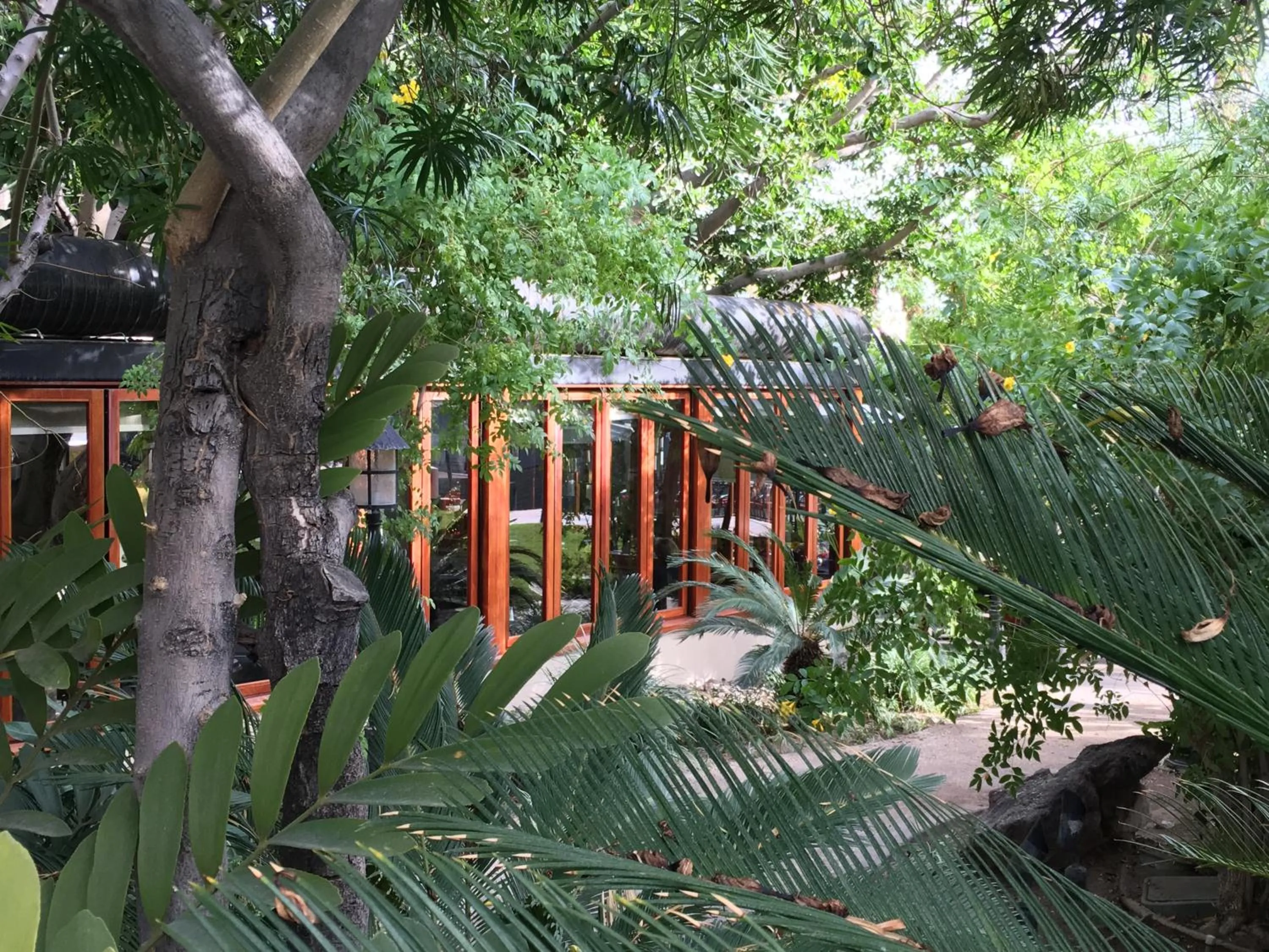 Restaurant/places to eat in GetAways at Palm Springs Tennis Club