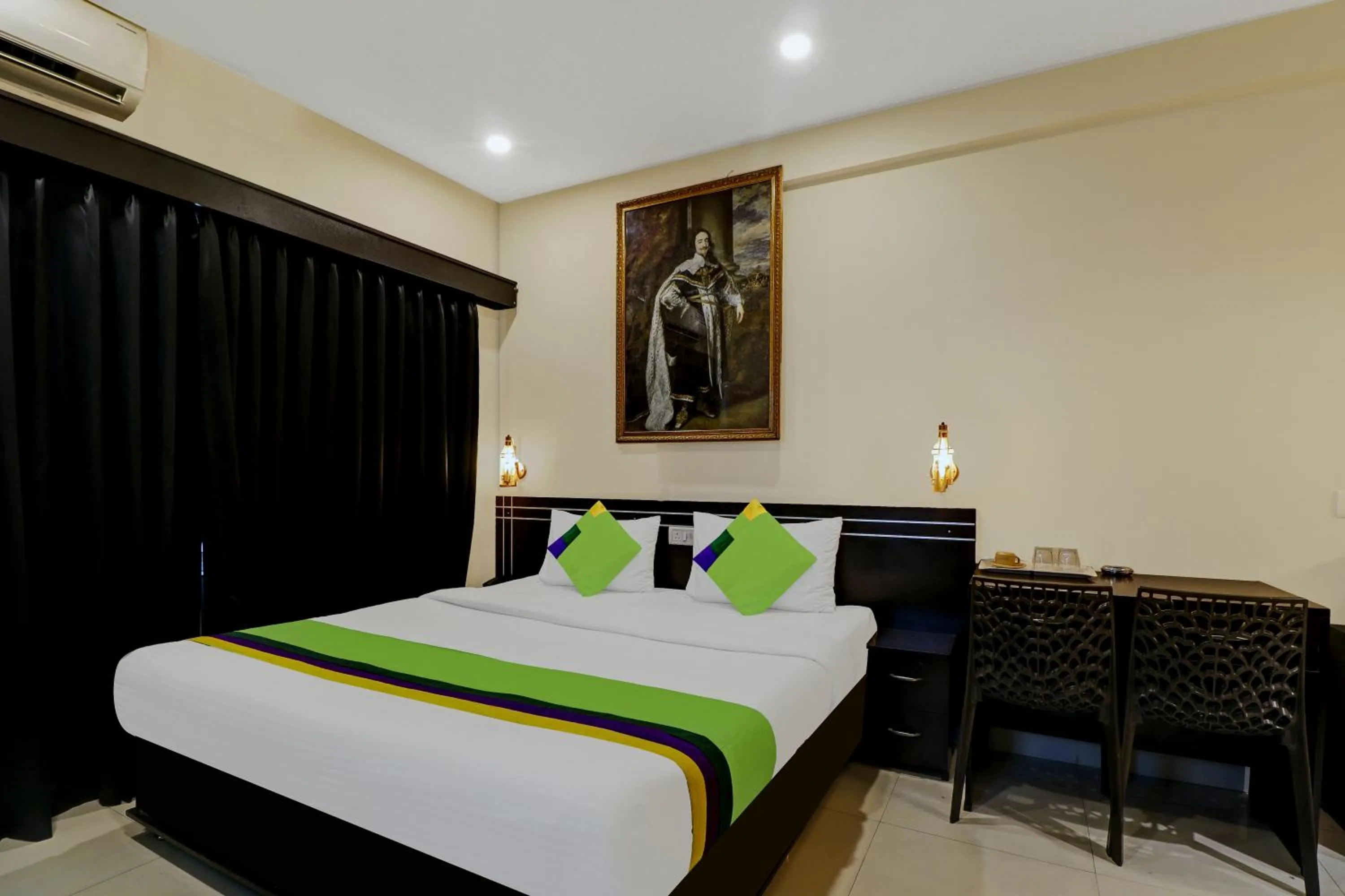 Bedroom, Bed in Treebo Blueberry Inn