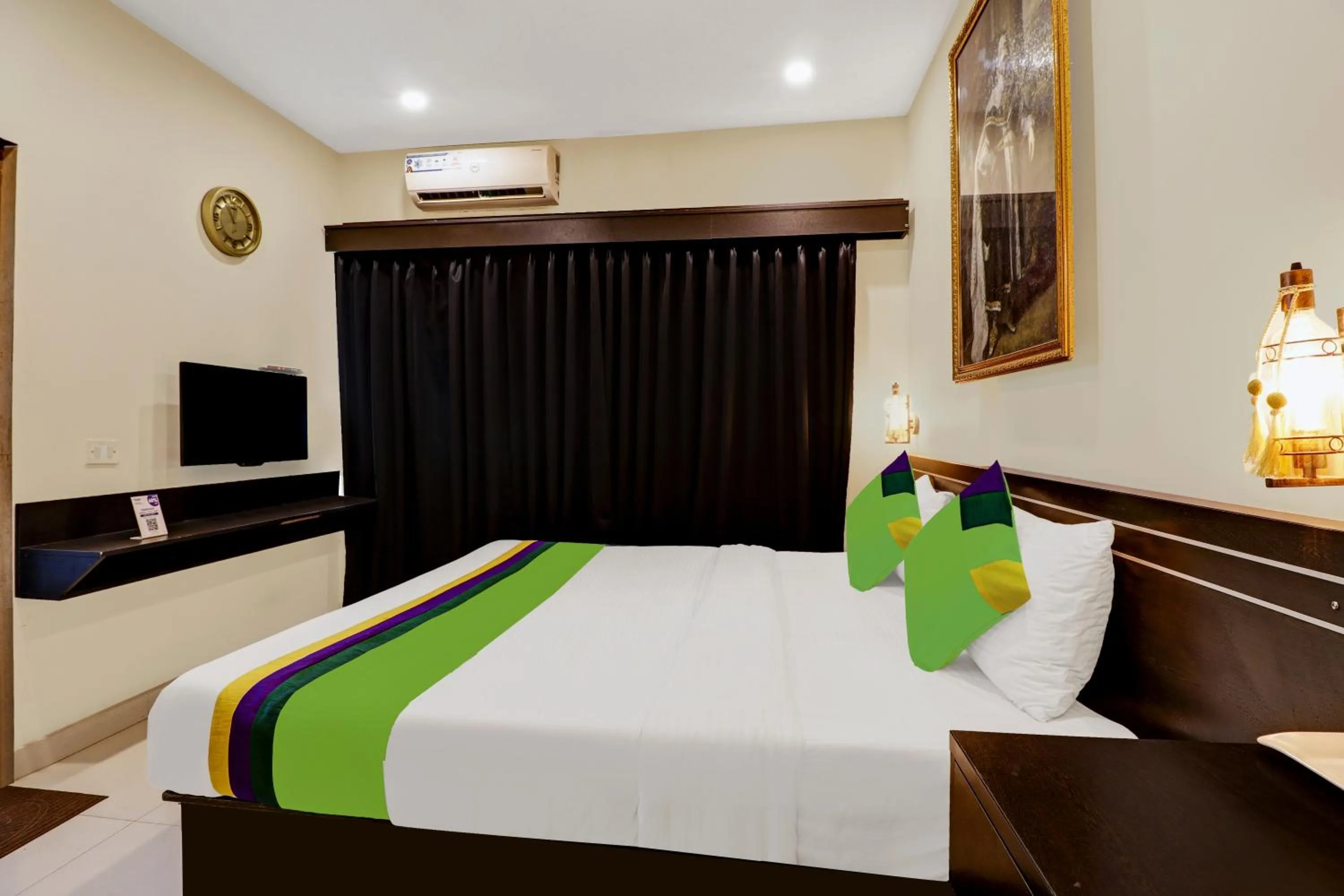 Bedroom, Bed in Treebo Blueberry Inn