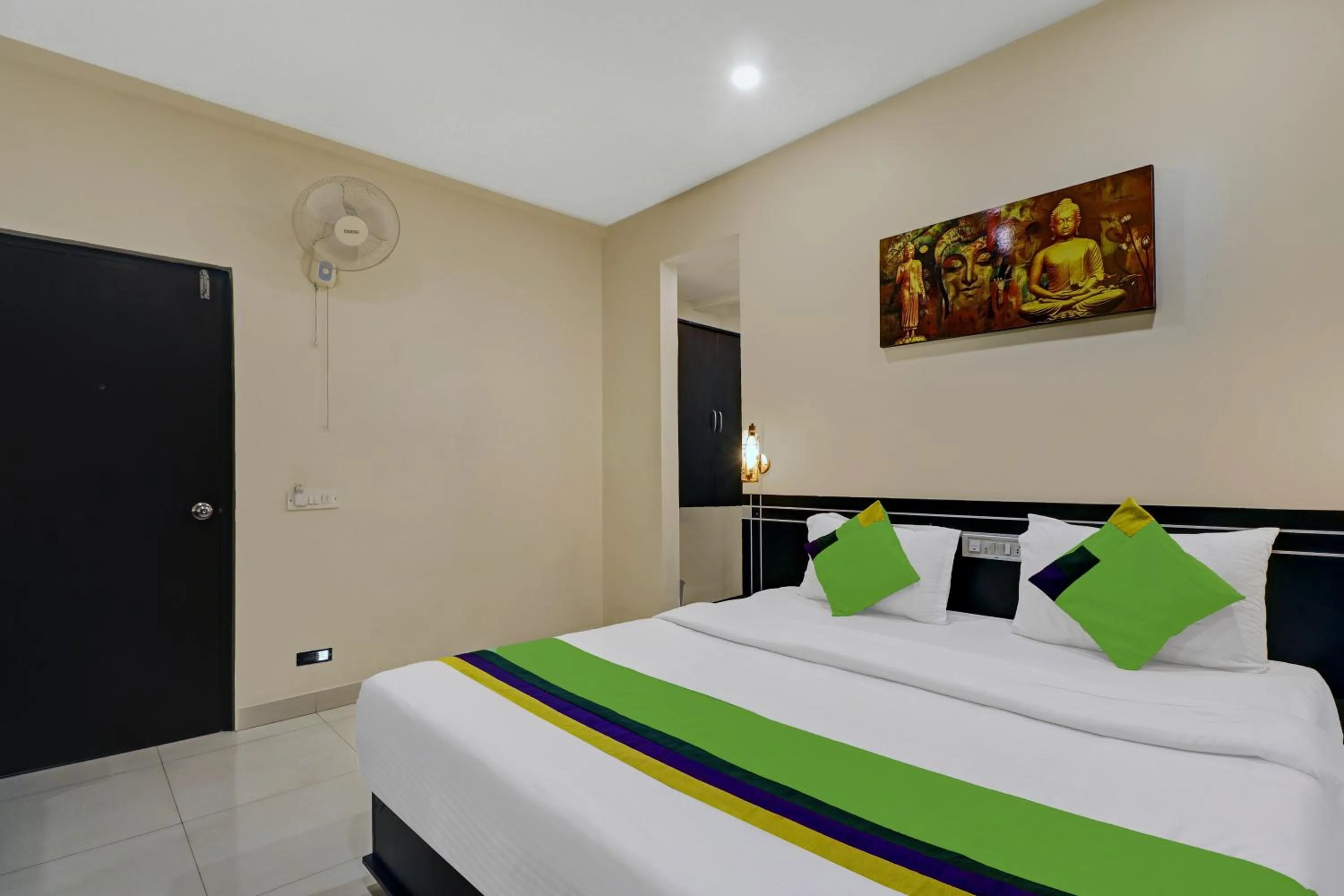 Bedroom, Bed in Treebo Blueberry Inn