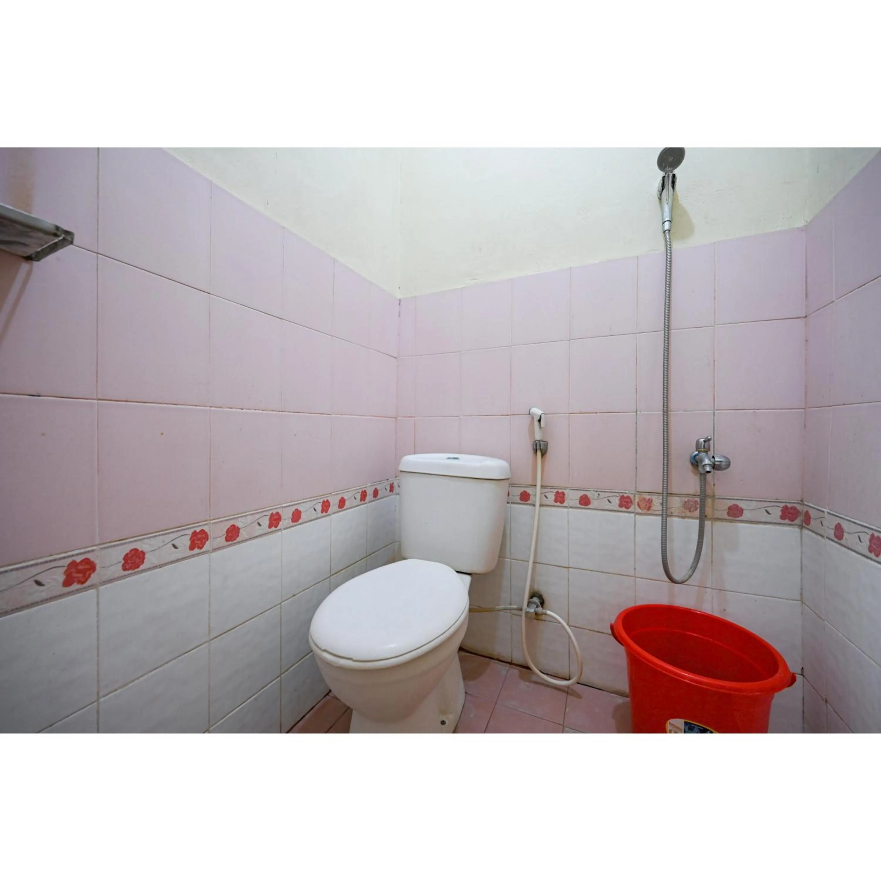 Bathroom in Pondok Syariah Denpasar Mitra RedDoorz
