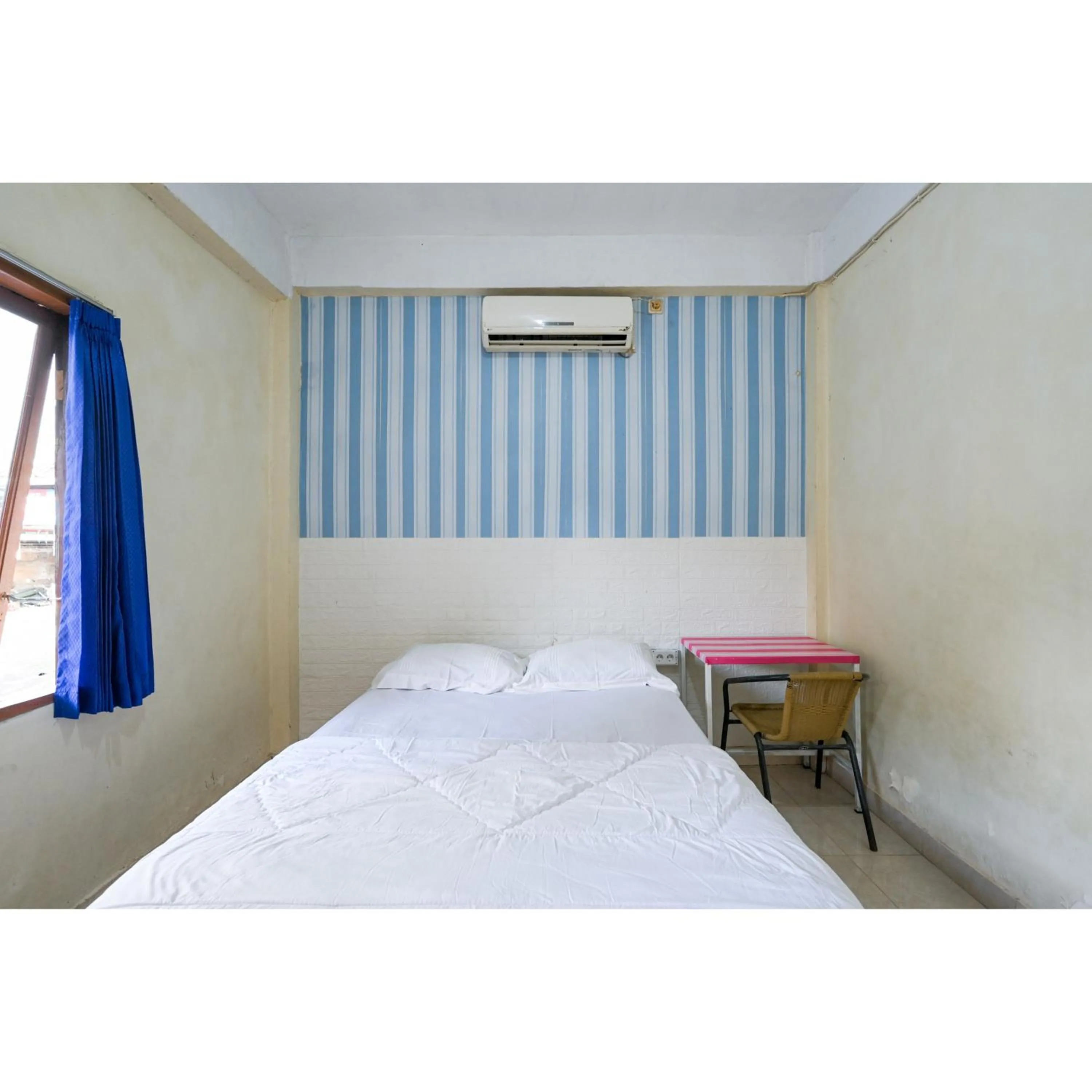 Bedroom, Bed in Pondok Syariah Denpasar Mitra RedDoorz