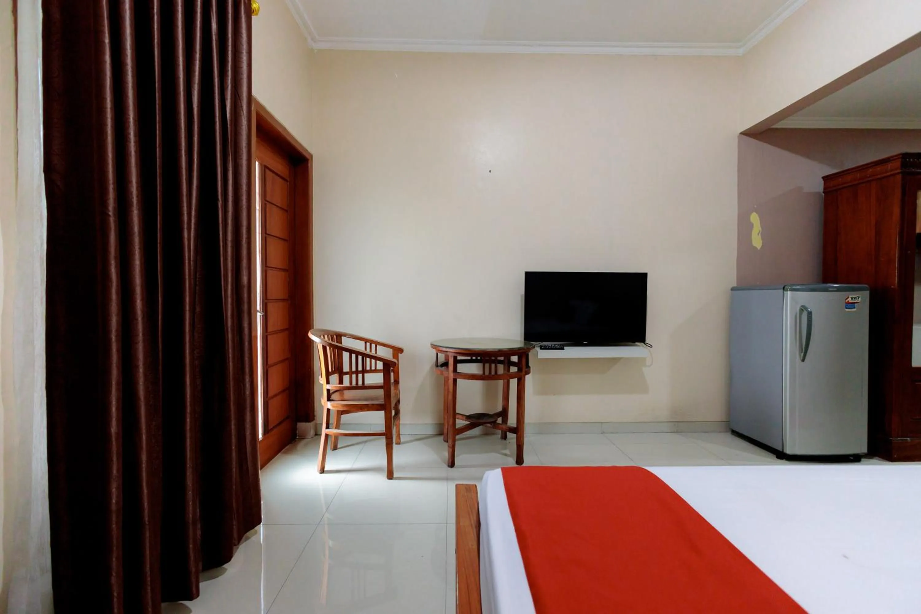 Bedroom, Bed in RedDoorz Syariah at Delta Sari Aloha Waru