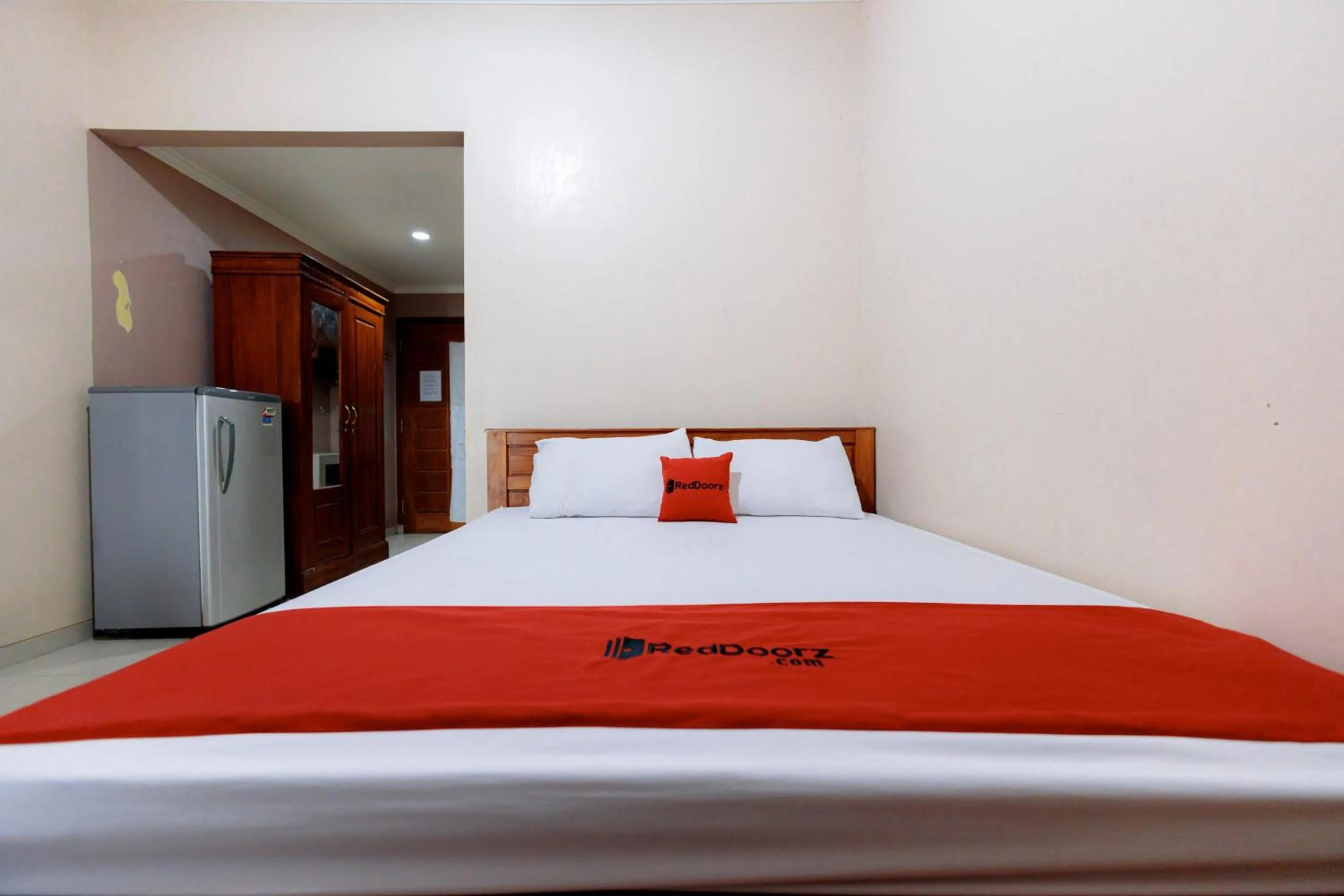 Bed in RedDoorz Syariah at Delta Sari Aloha Waru