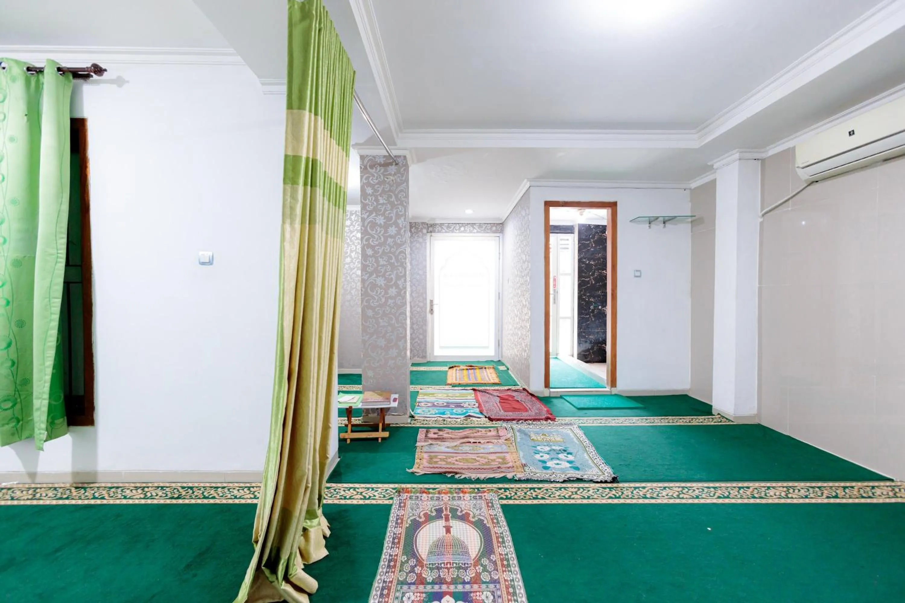 Property building, Bed in RedDoorz Syariah at Delta Sari Aloha Waru