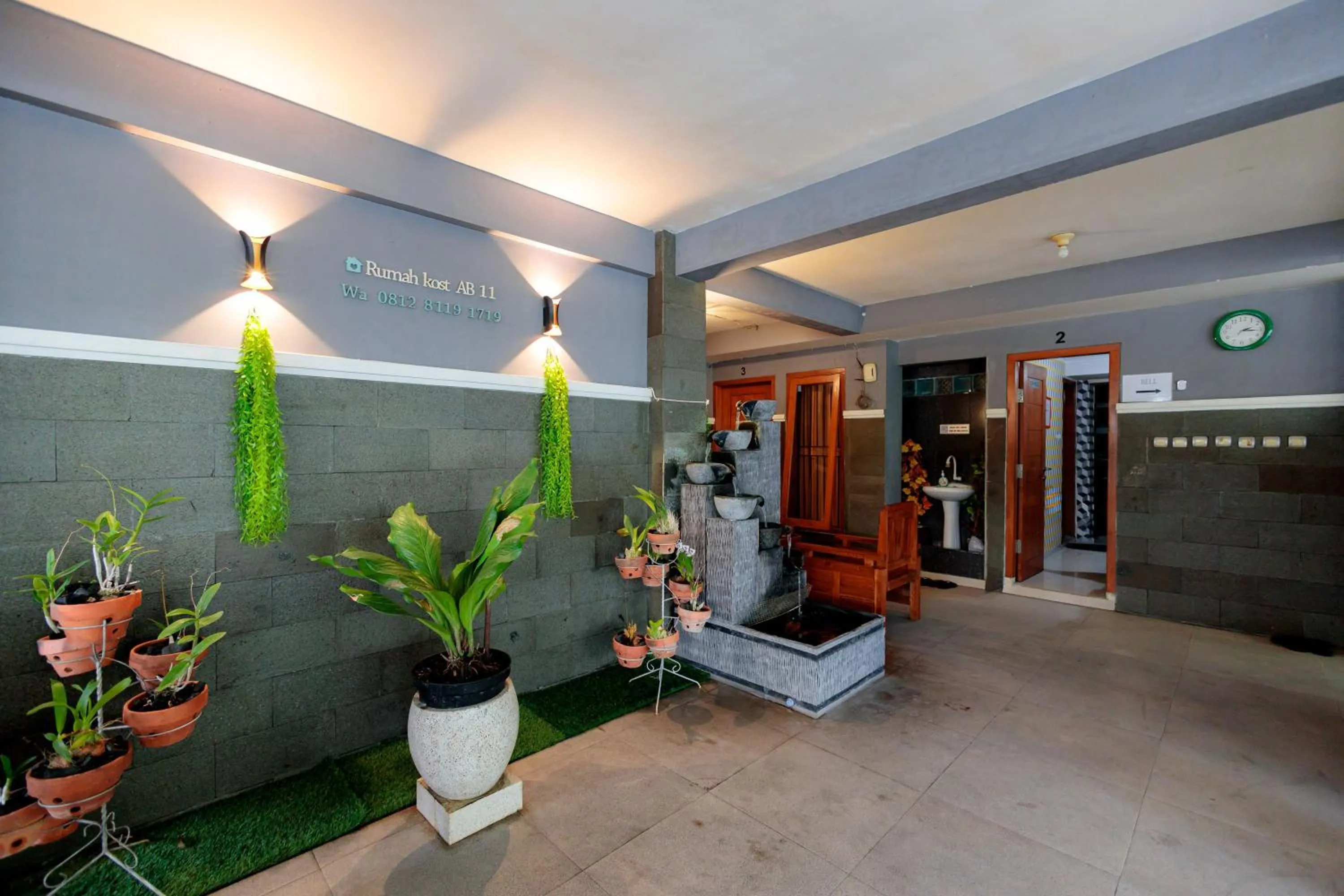 Lobby or reception in RedDoorz Syariah at Delta Sari Aloha Waru