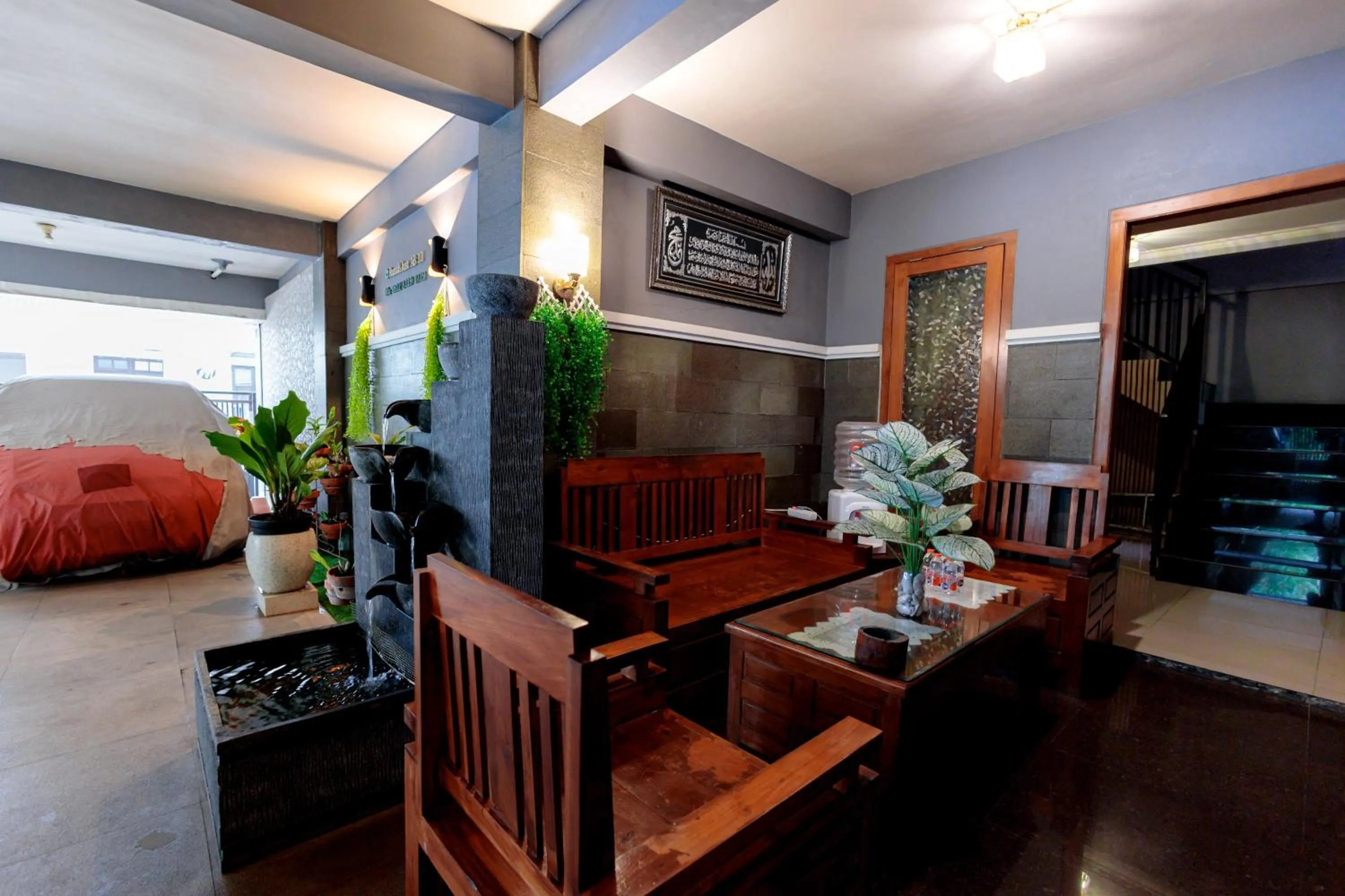 Seating area in RedDoorz Syariah at Delta Sari Aloha Waru