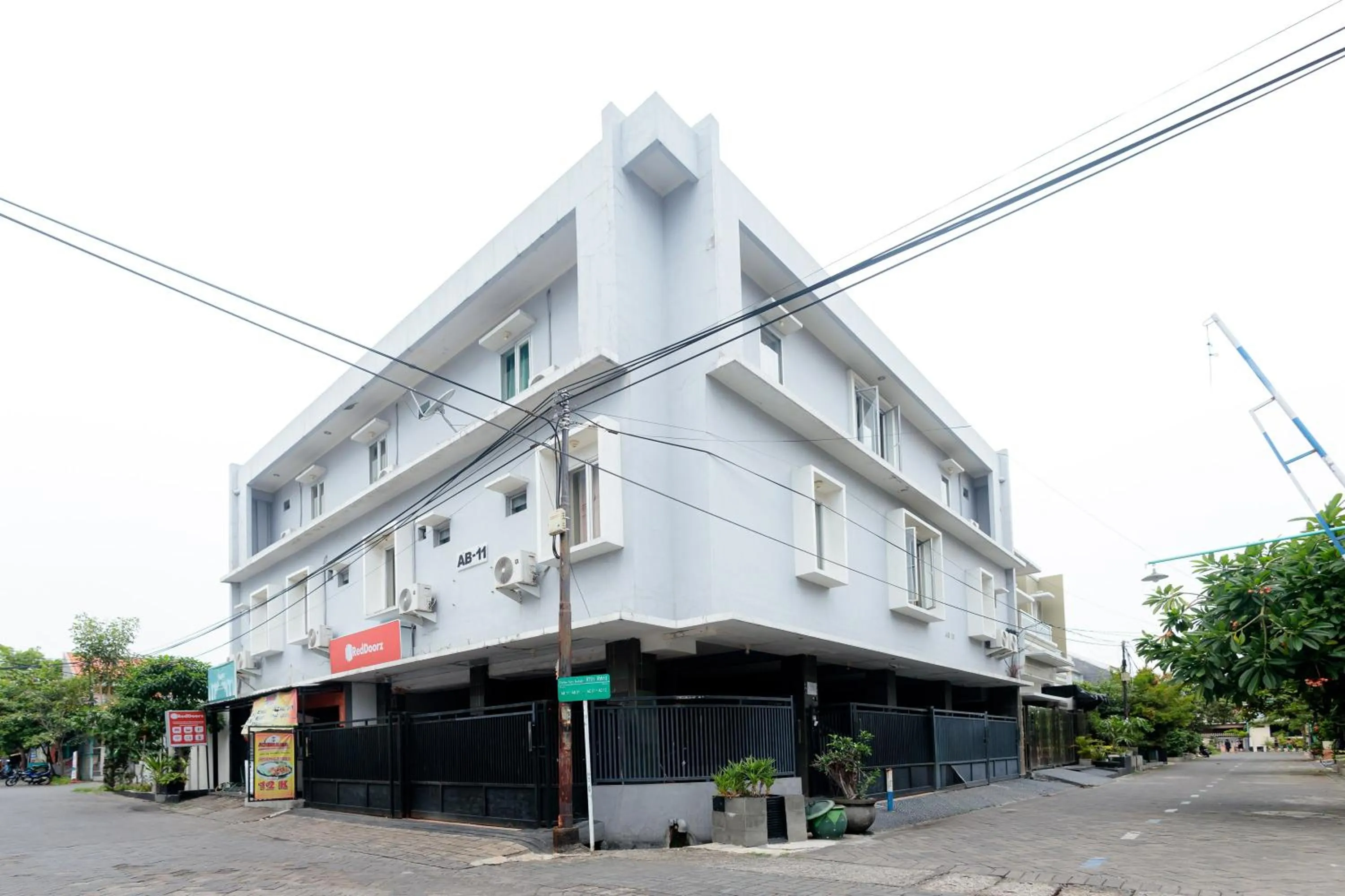 Property building in RedDoorz Syariah at Delta Sari Aloha Waru