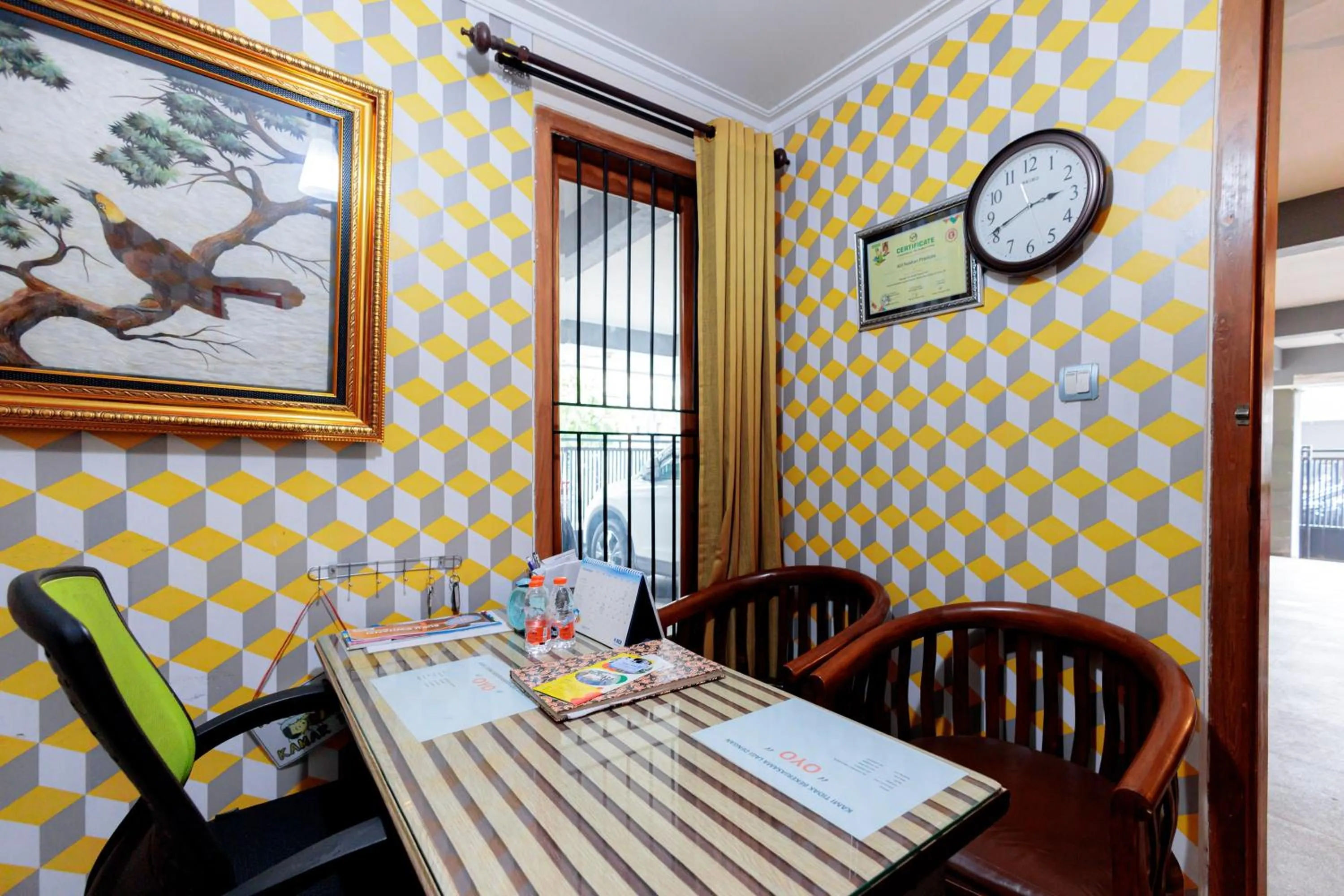 Lobby or reception in RedDoorz Syariah at Delta Sari Aloha Waru