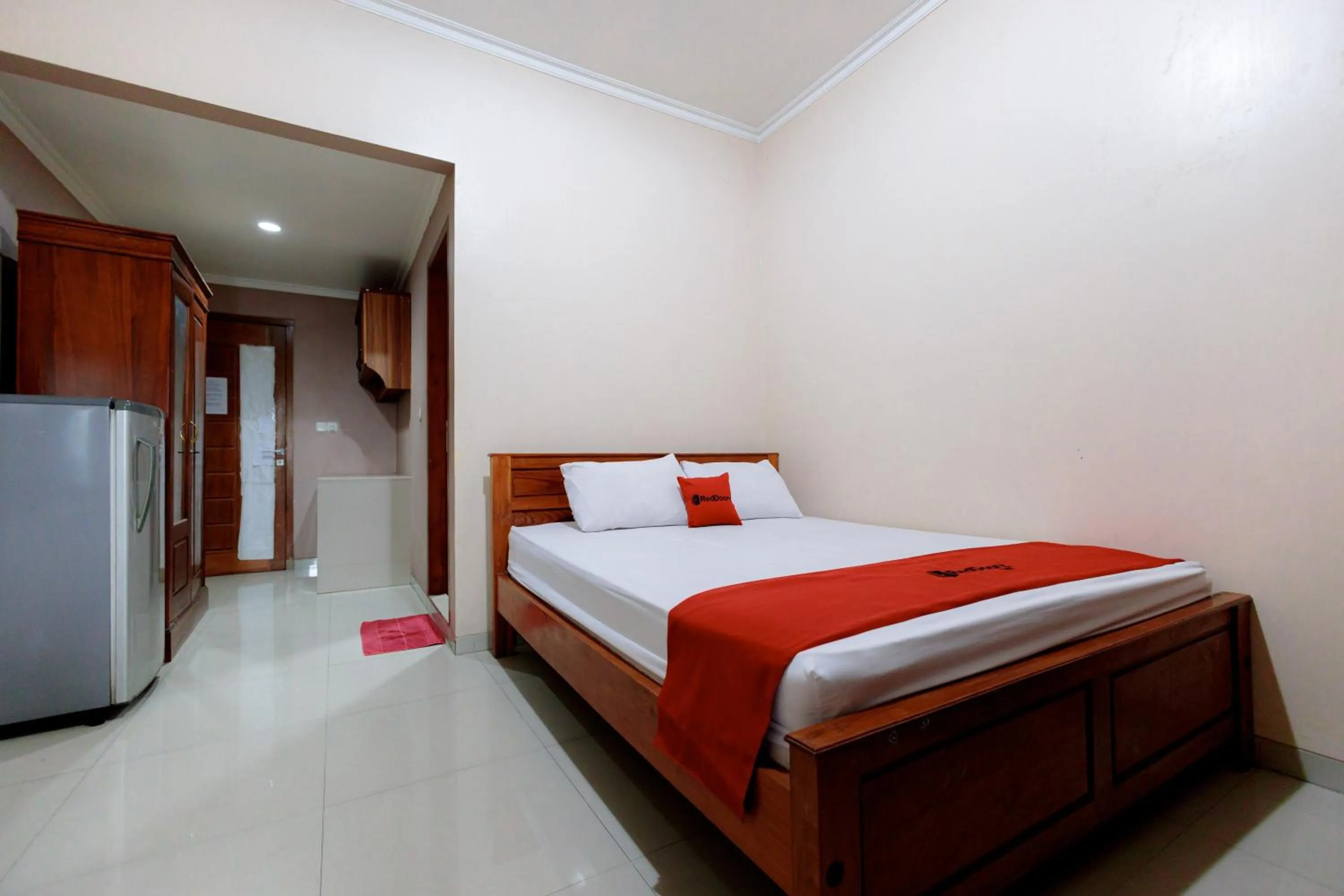 Bed in RedDoorz Syariah at Delta Sari Aloha Waru