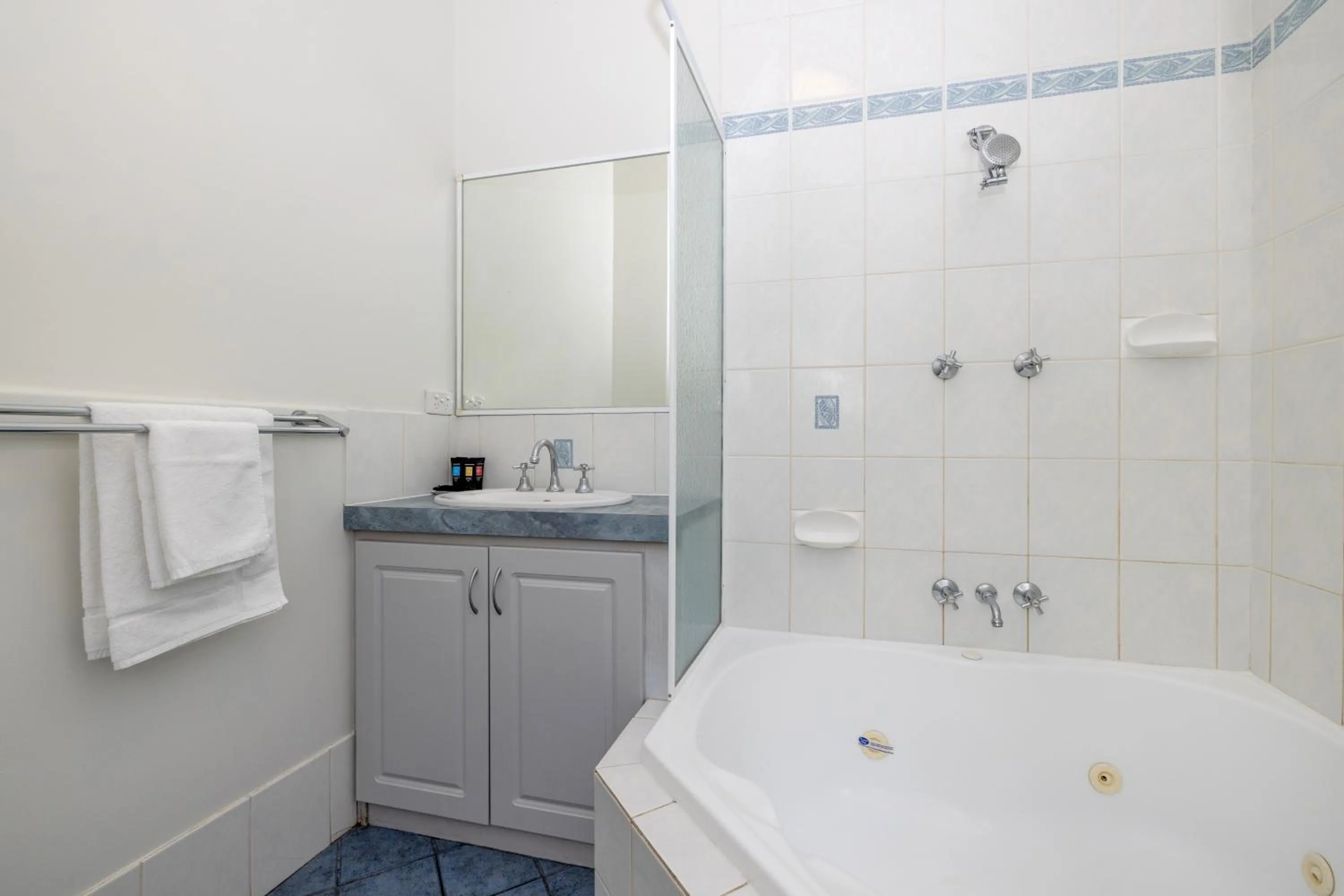 Shower in BIG4 Middleton Beach Holiday Park