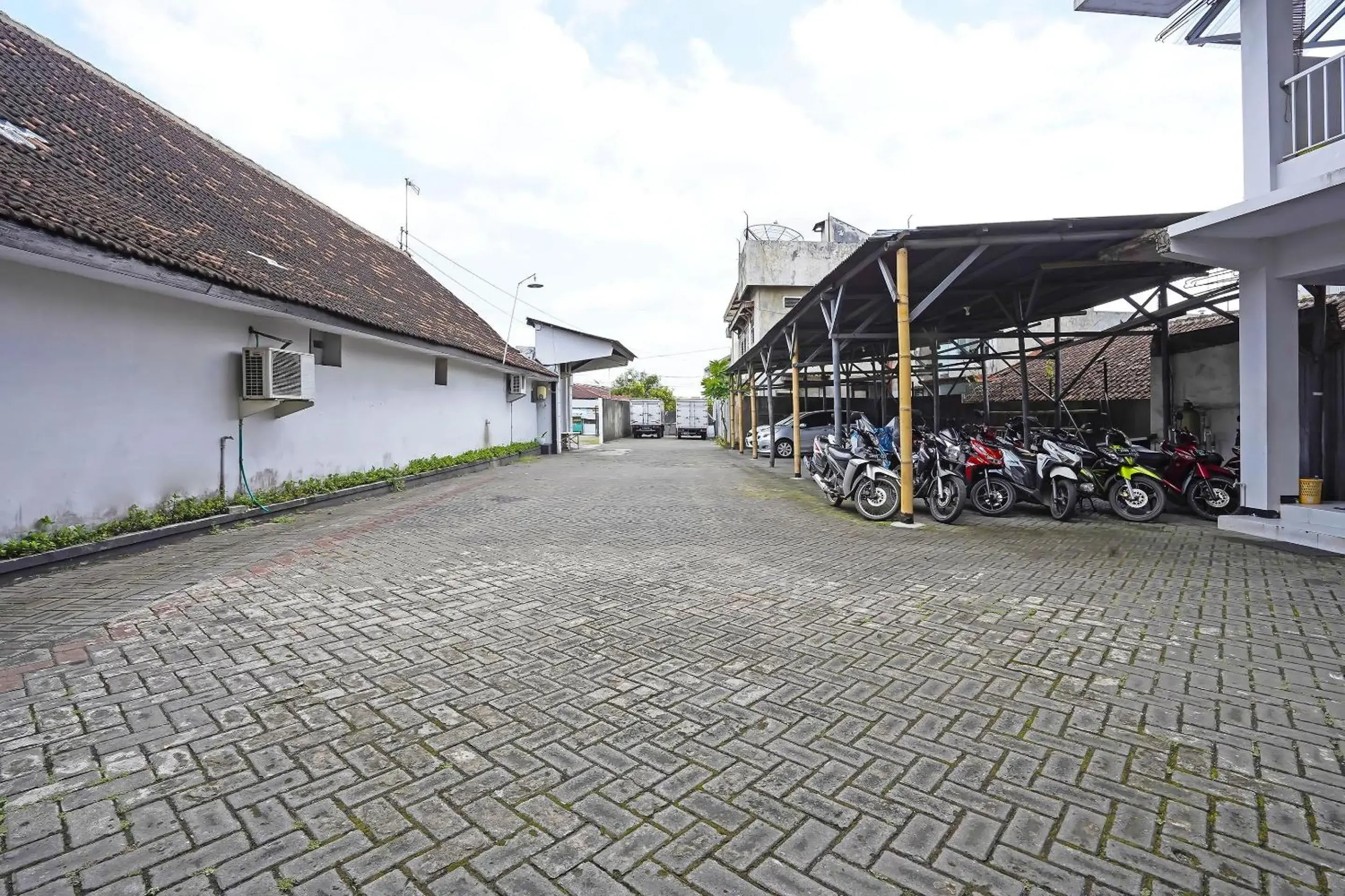 Facade/entrance in Hotel O Anugerah Facade/entrance in Hotel O Anugerah