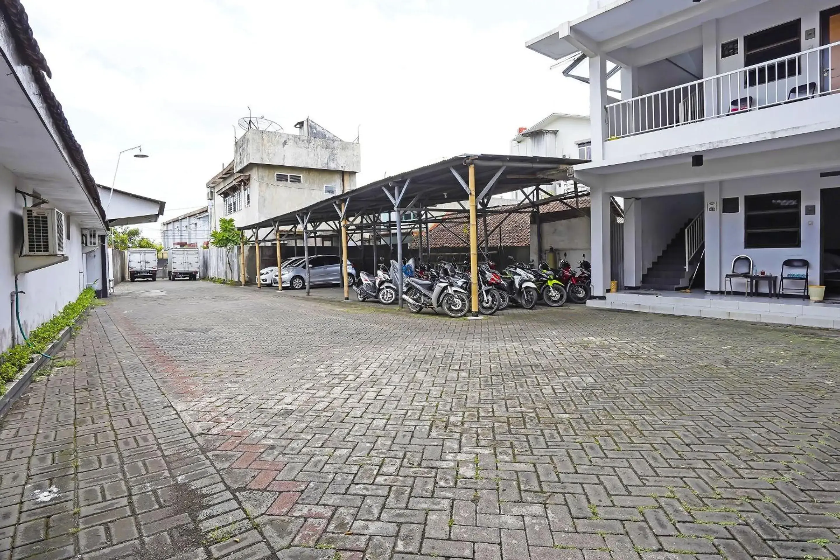 Facade/entrance in Hotel O Anugerah Facade/entrance in Hotel O Anugerah