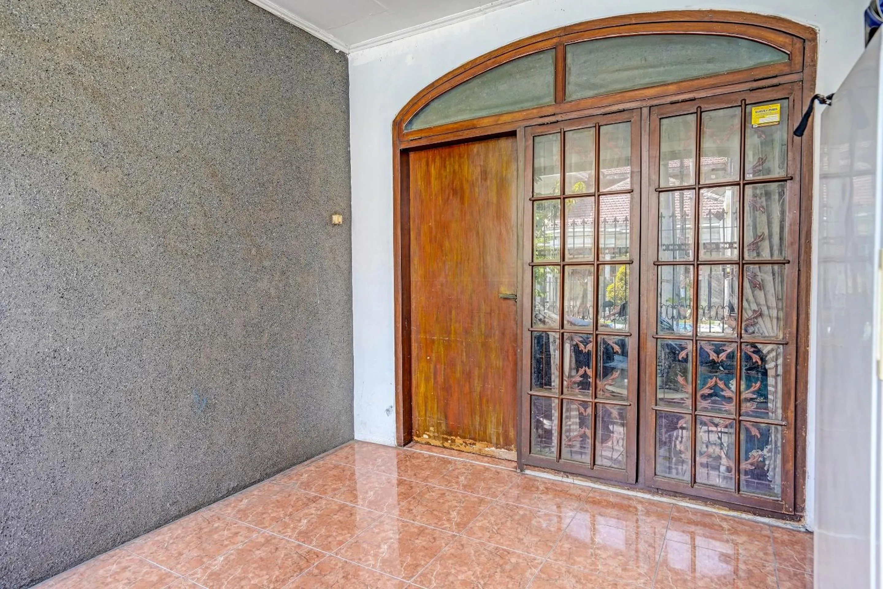 Facade/entrance in SPOT ON 91716 Kost Yy Syariah