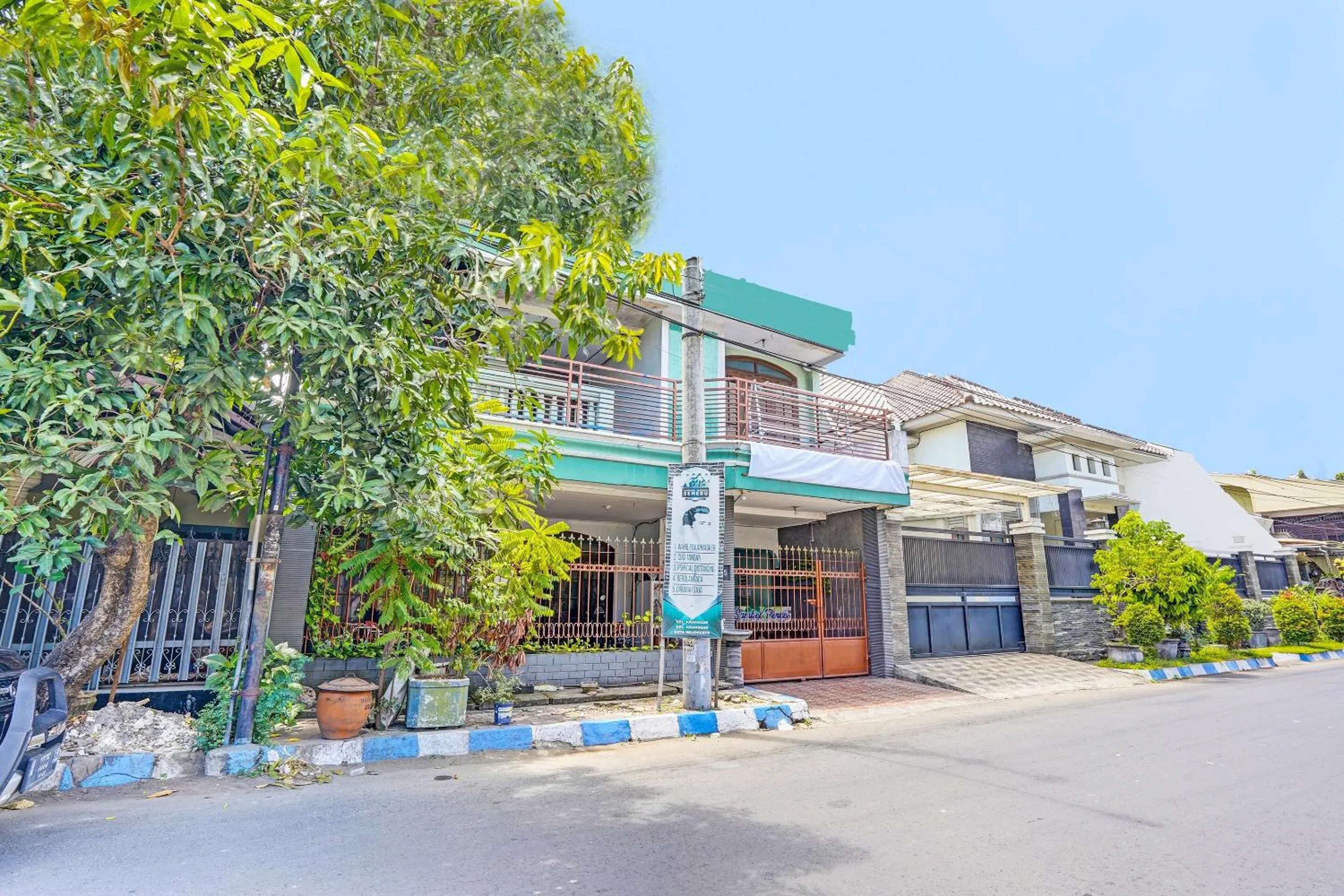 Facade/entrance in SPOT ON 91716 Kost Yy Syariah