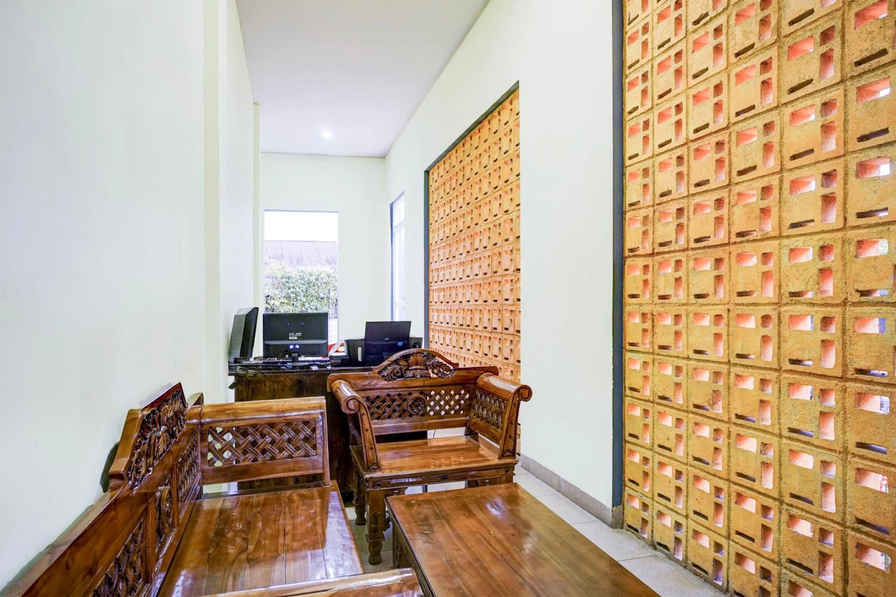 Lobby or reception in Hotel O Balige City Near Tugu Juara Monang