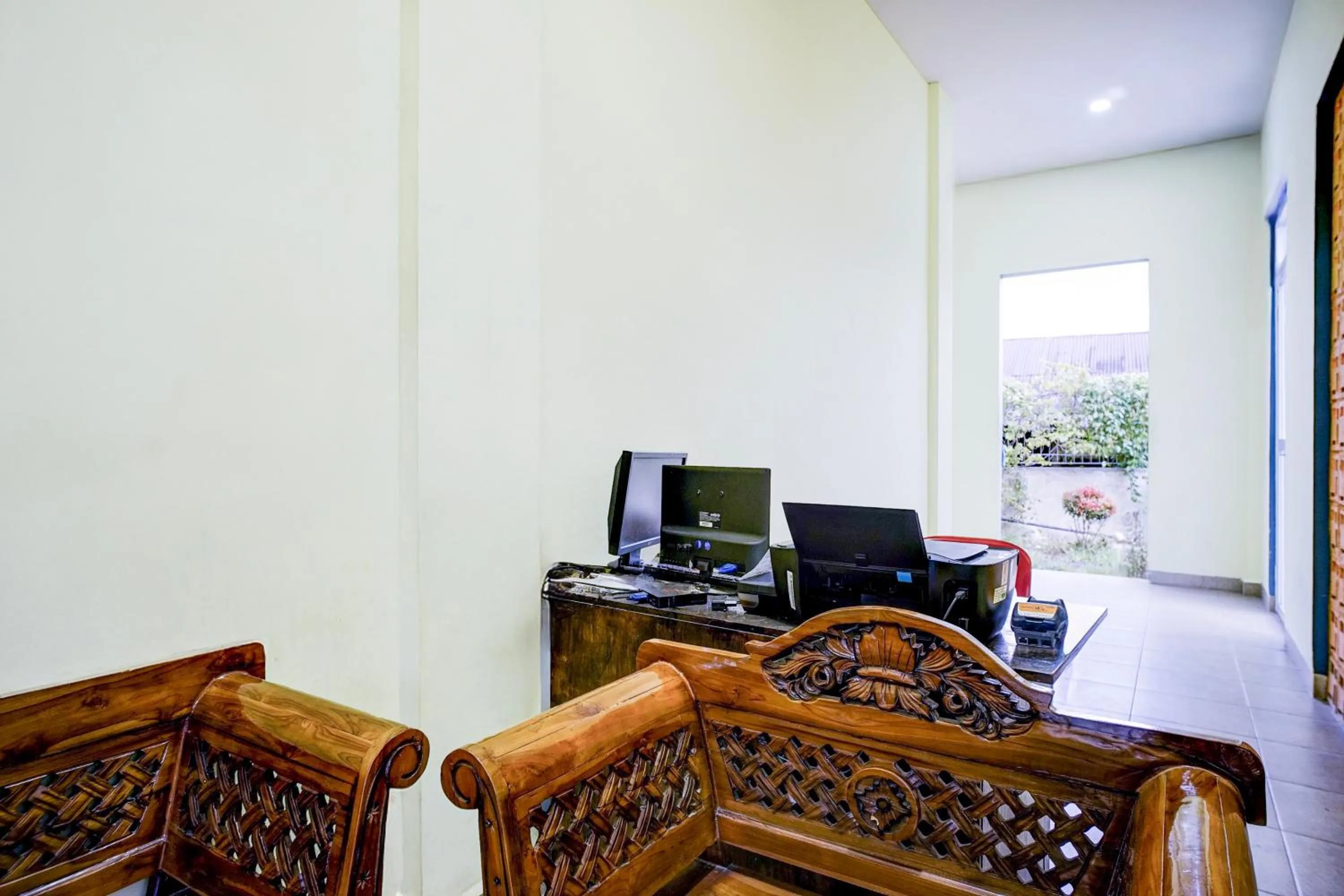 Lobby or reception in Hotel O Balige City Near Tugu Juara Monang