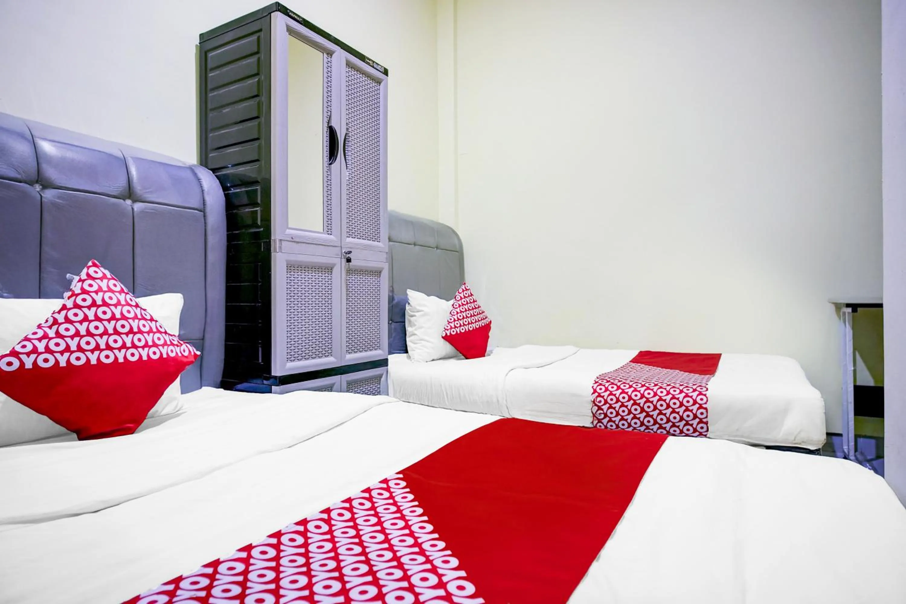 Bedroom, Bed in Hotel O Balige City Near Tugu Juara Monang