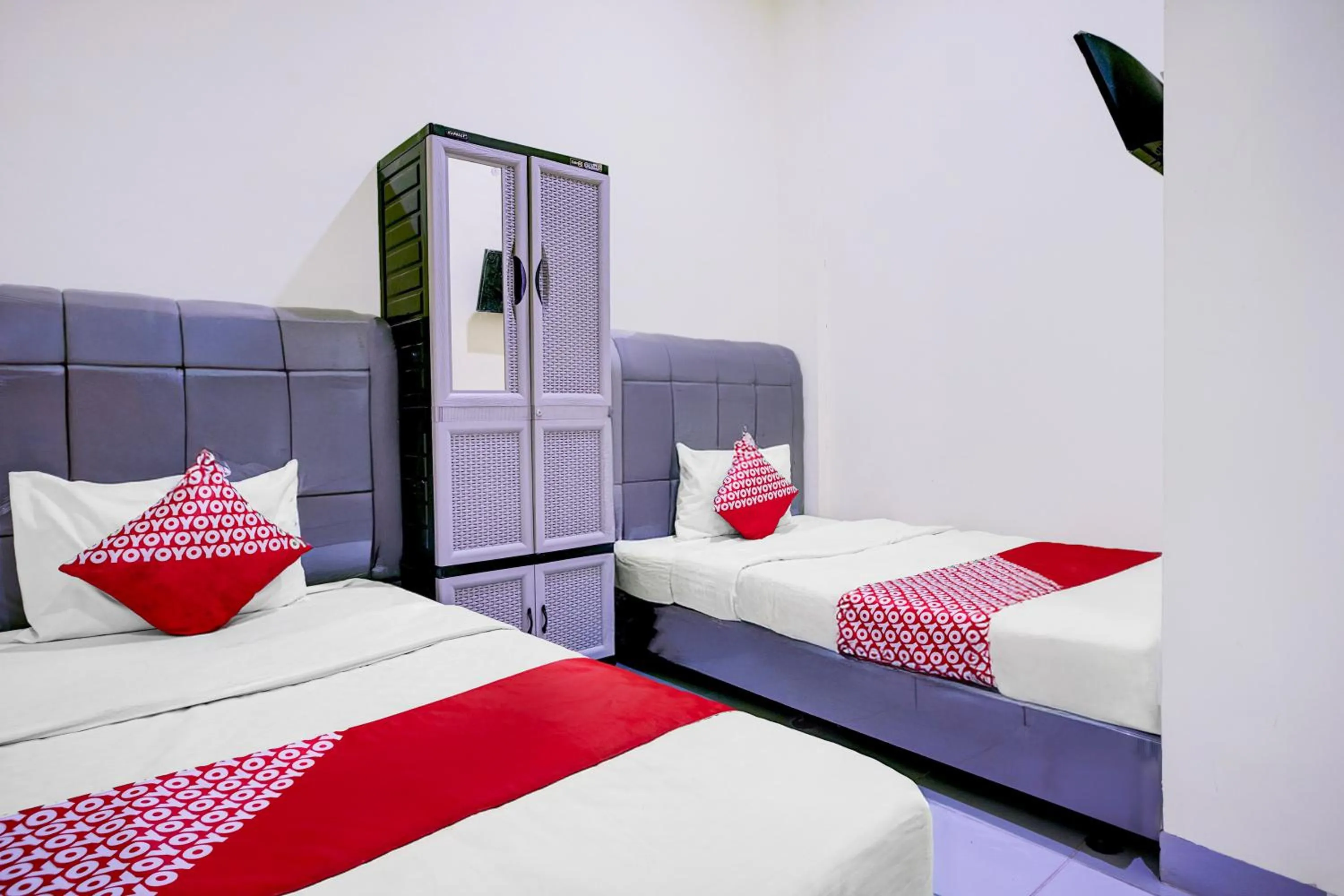 Bedroom, Bed in Hotel O Balige City Near Tugu Juara Monang